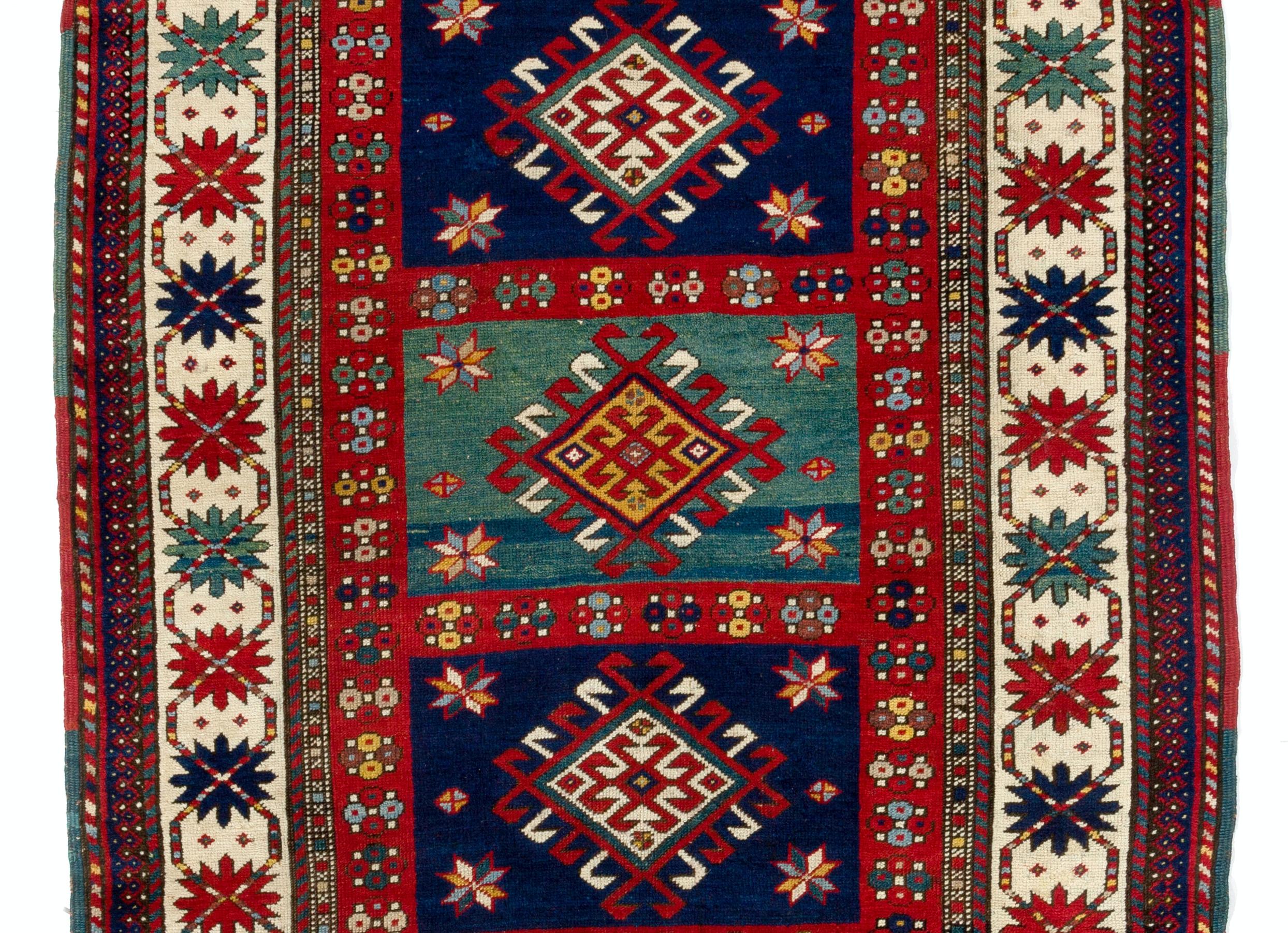Kazakh 4.3x9.6 Ft Antique Caucasian Kazak Rug. Pile complète. Condition originale. Vers 1880 en vente