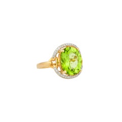 Sunita Nahata Peridot 4.40ct. Fancy Ring aus 18 Karat Gelbgold mit Diamant.