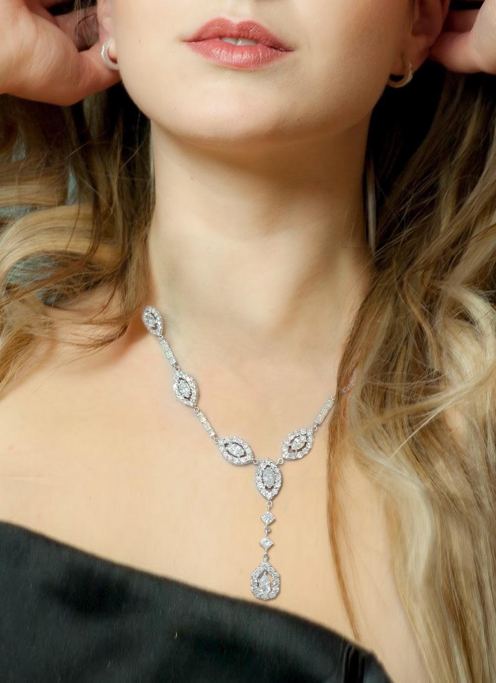 44 Karat Marquise, runder, birnenförmiger Diamant-Halskette (Rundschliff) im Angebot