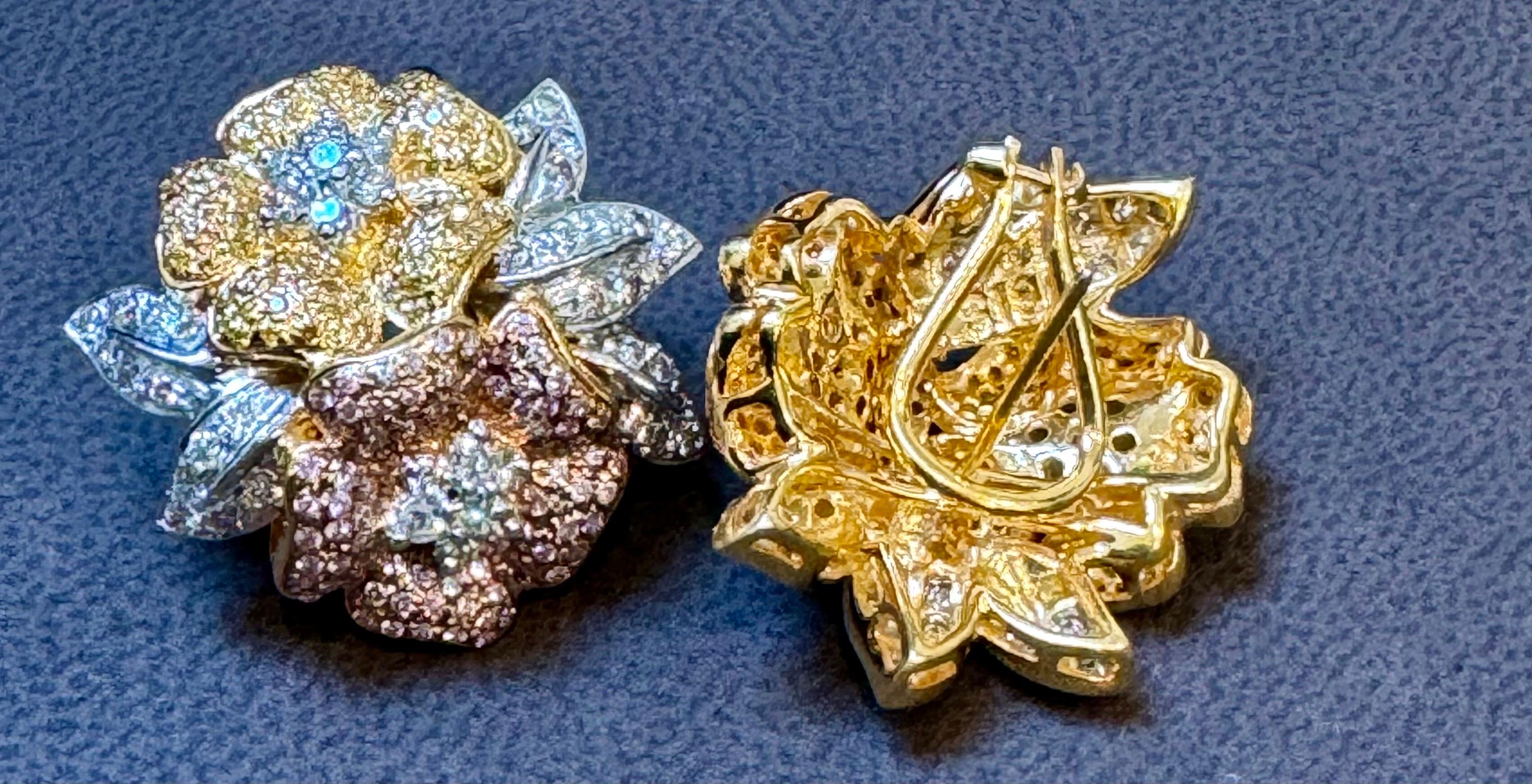 4.4 Karat natürliche Fancy Color Diamant-Blumen-Ohrringe aus 18 Kt mehrfarbigem Gold  im Angebot 5