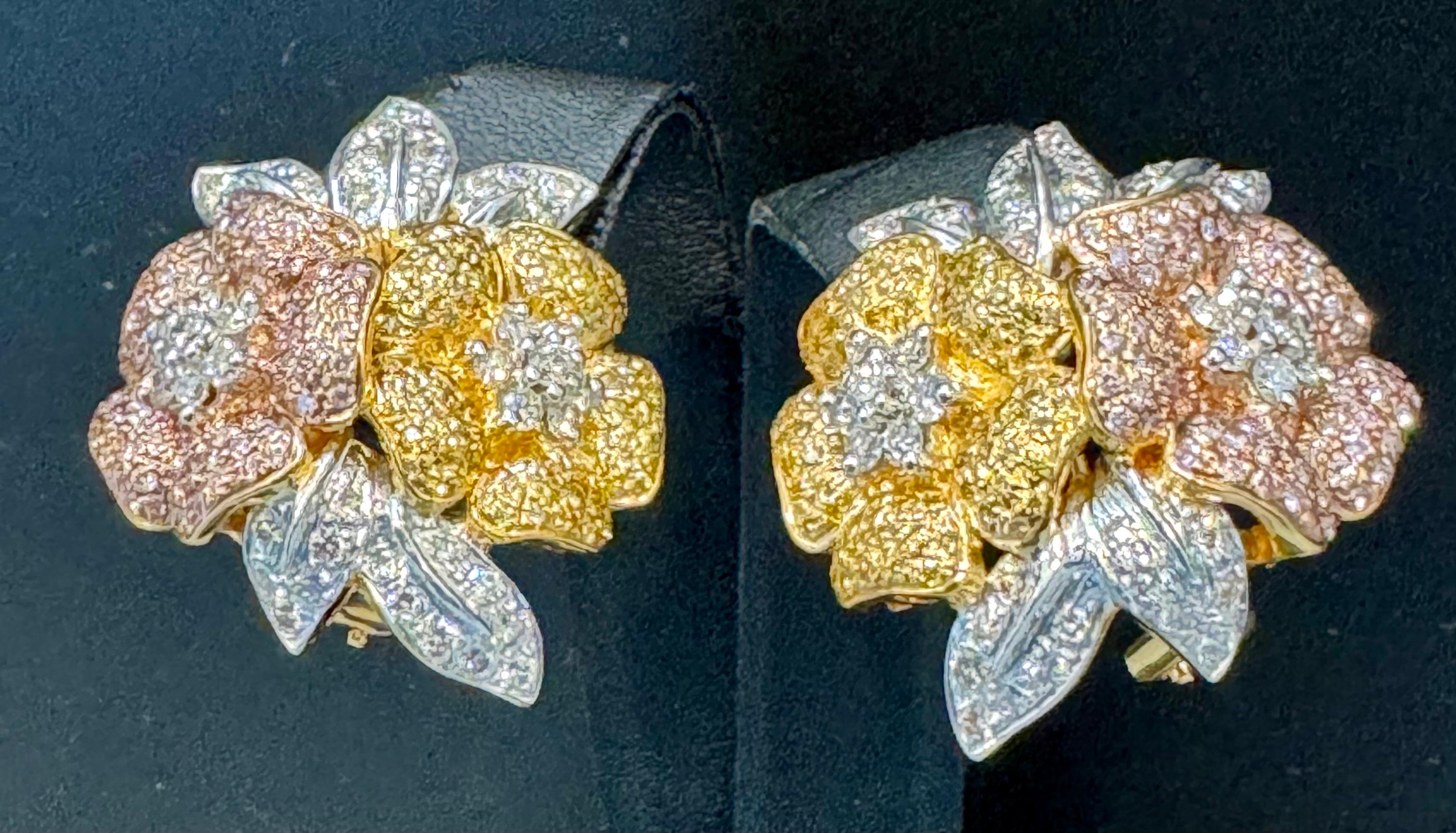 4.4 Karat natürliche Fancy Color Diamant-Blumen-Ohrringe aus 18 Kt mehrfarbigem Gold  im Angebot 8