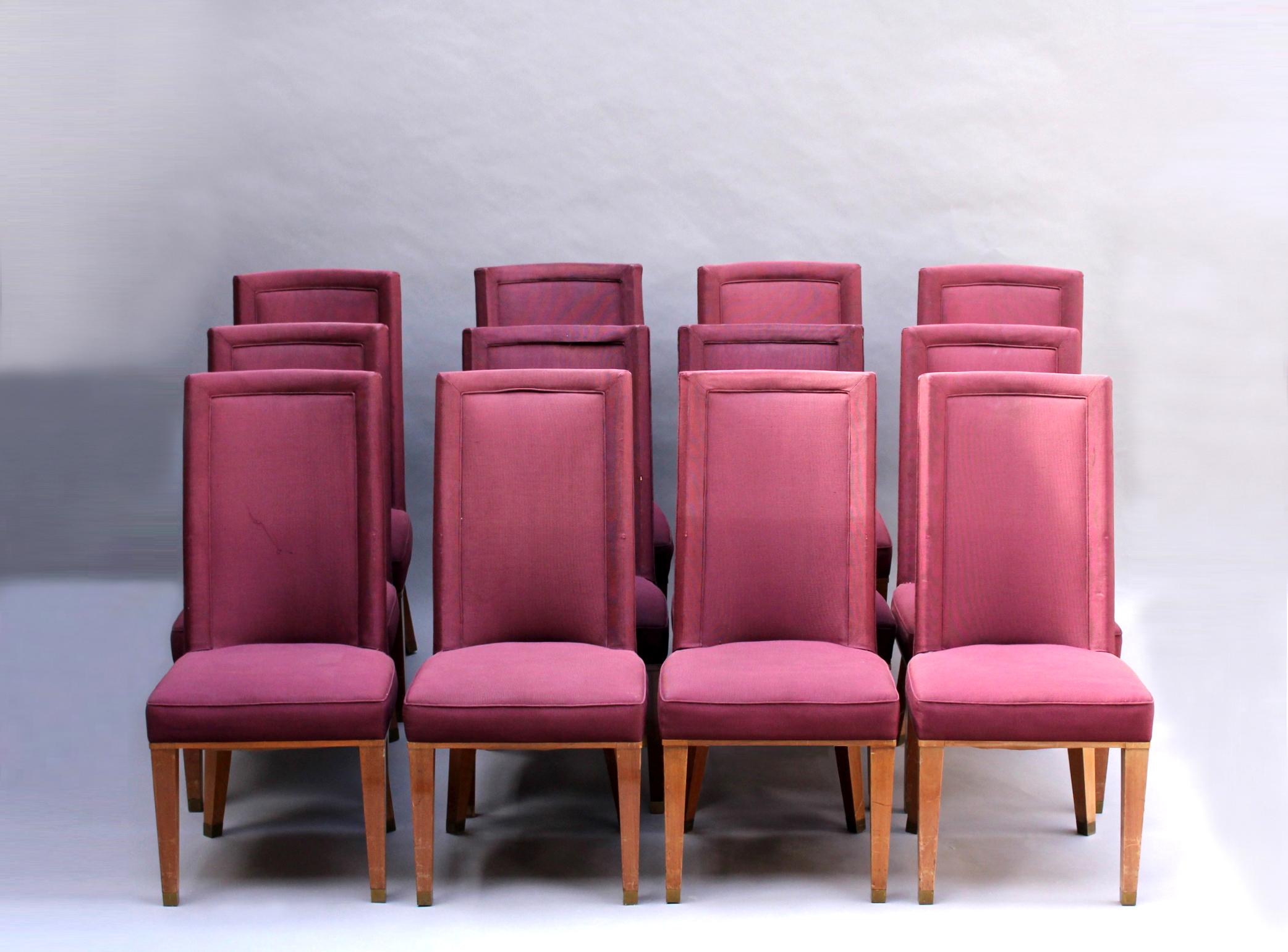 Mid-Century Modern 32 belles chaises de salle à manger françaises en acajou des années 1950 par Jacques Adnet