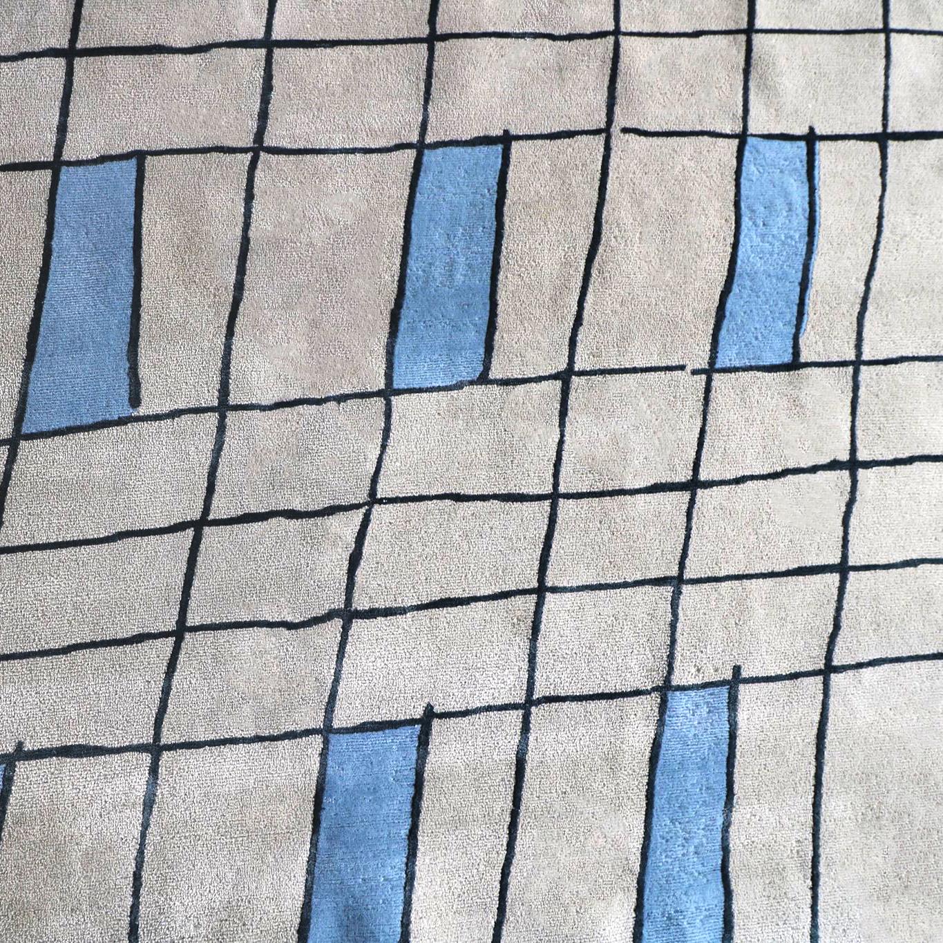 The Aesthetics of Our Time
P44 rug of the Frozen collection is an avant-garde graphics made of silk and wool. The entire canvas is lined with oblique parallel lines forming sharp corners. You will have a complete illusion that these lines are