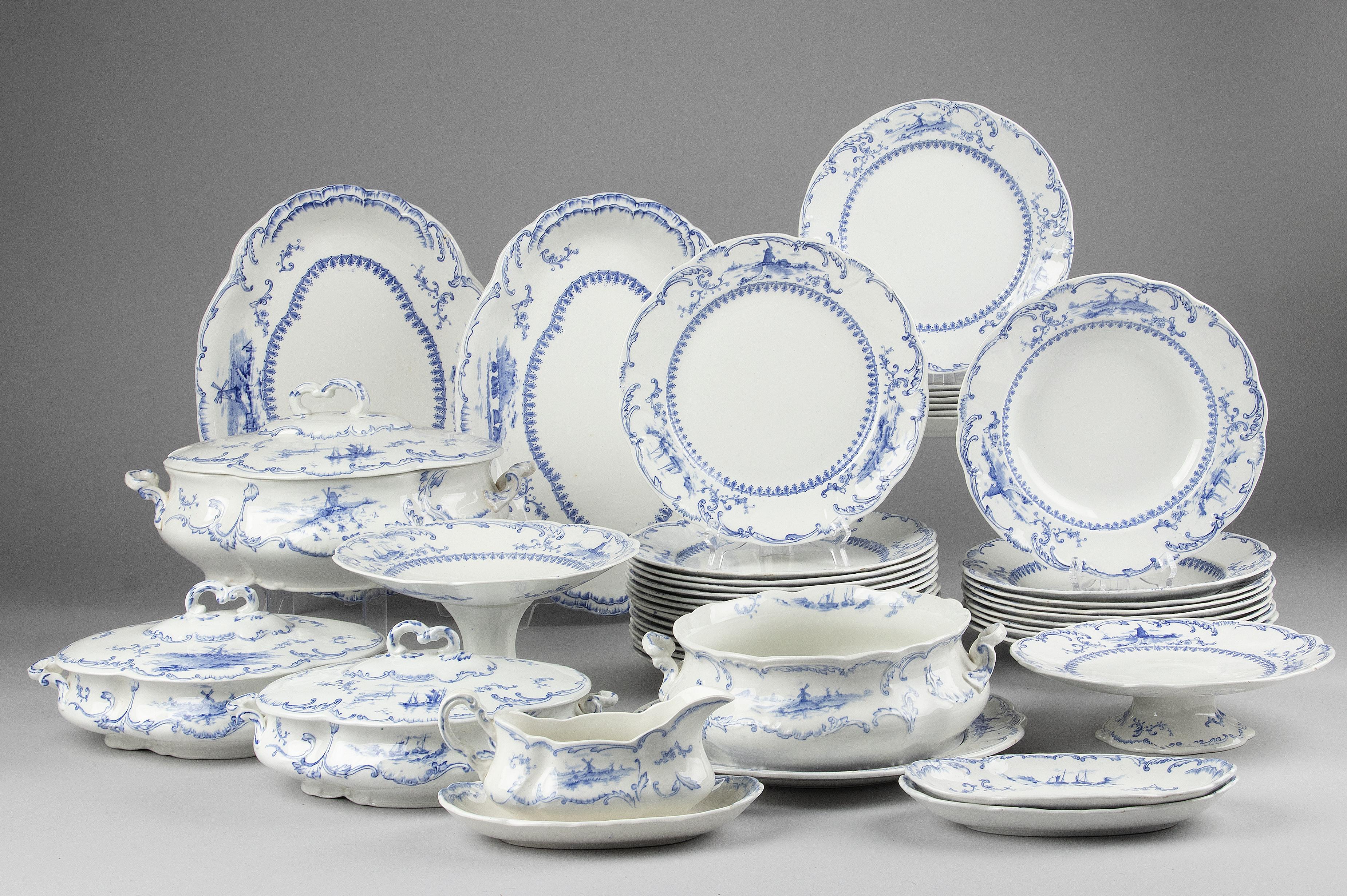 Beautiful antique table service from the English maker Ridgways. The service is decorated with a beautiful Delft pattern, with windmills and graceful ornaments. The service dates from approximately 1880-1890.
The composition of the set is as