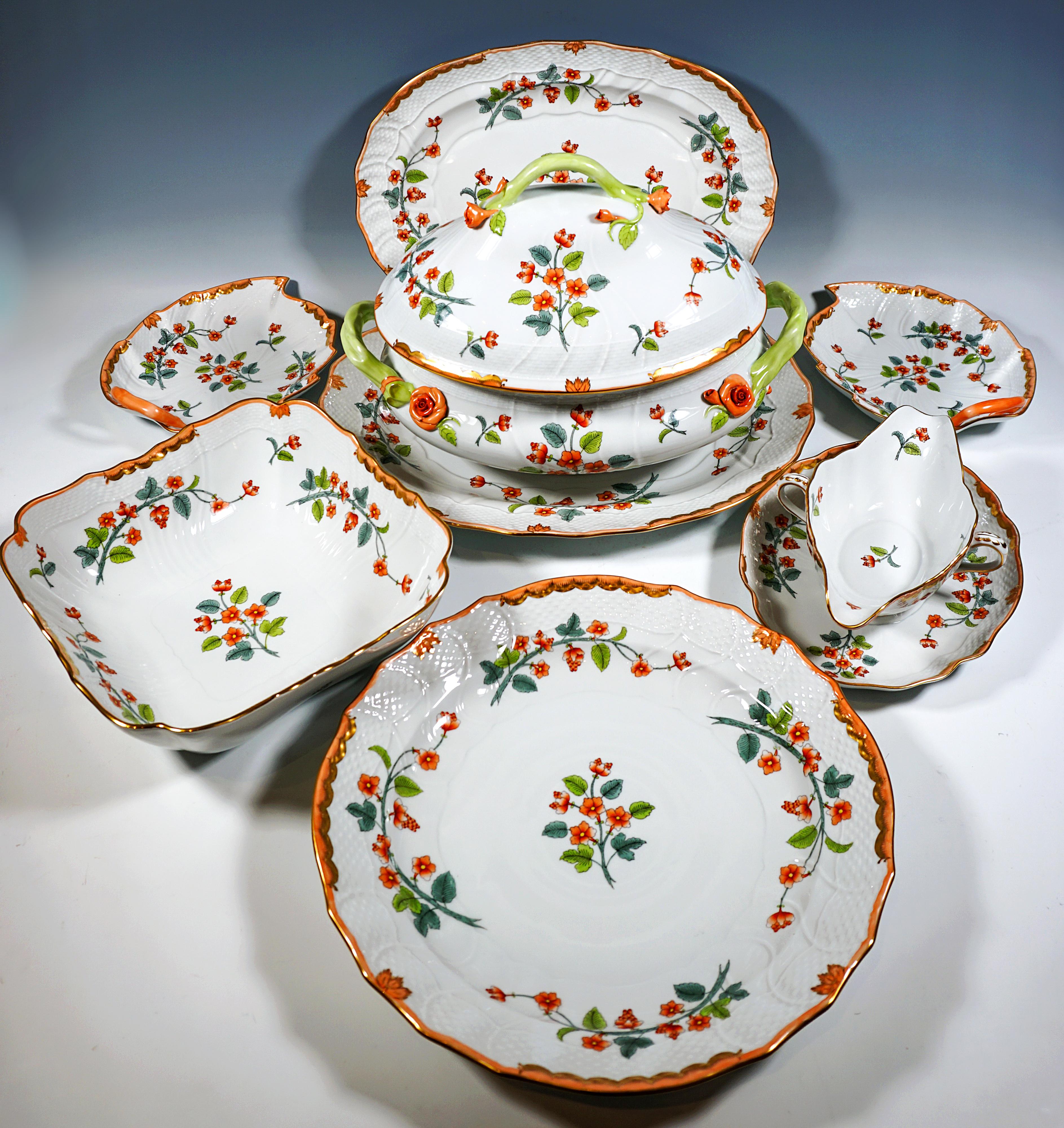 Peint 44 Pieces Windsor Flowers ' Livia ' Service de table pour 12 personnes, Herend Hongrie en vente