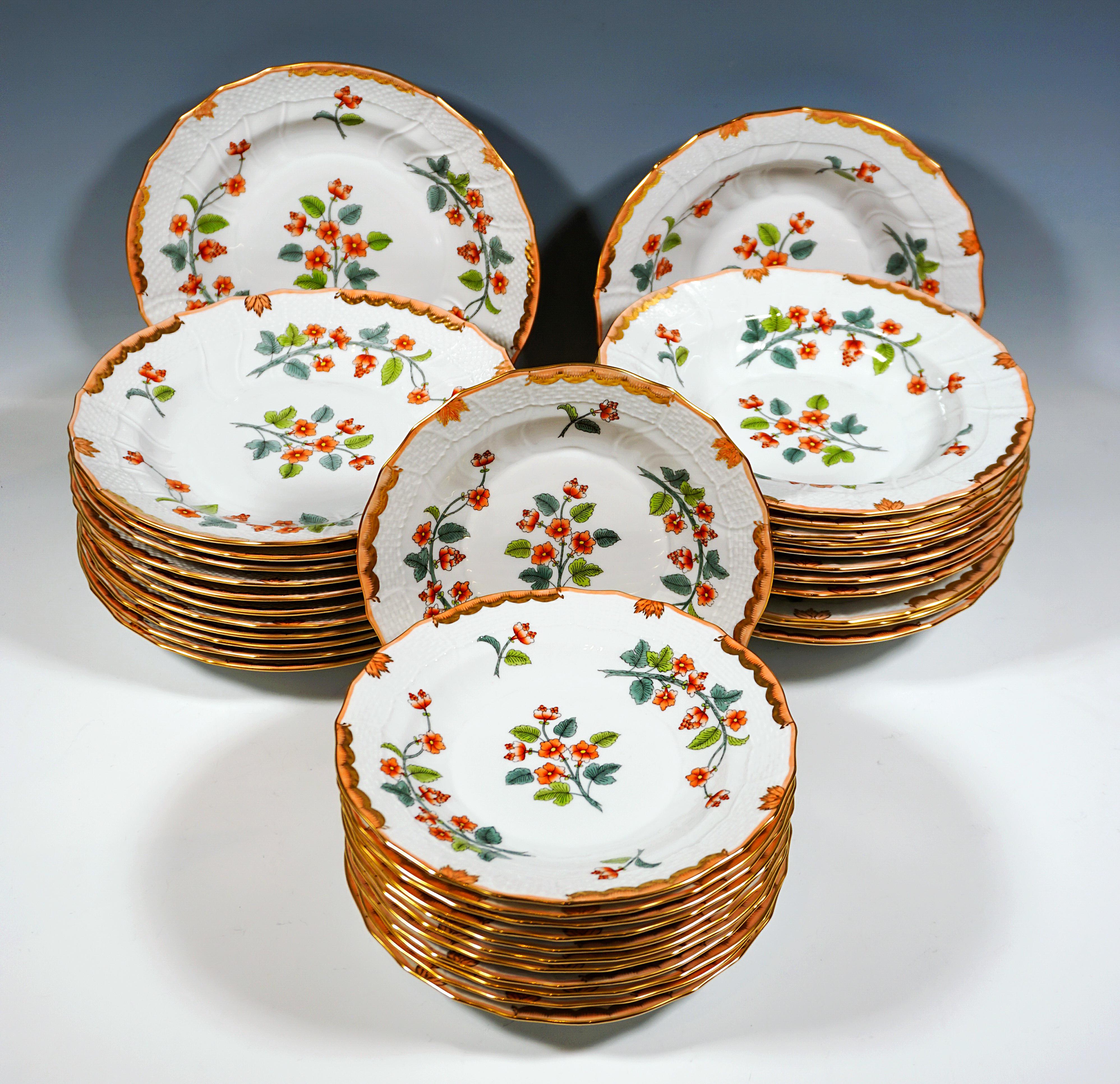 20ième siècle 44 Pieces Windsor Flowers ' Livia ' Service de table pour 12 personnes, Herend Hongrie en vente