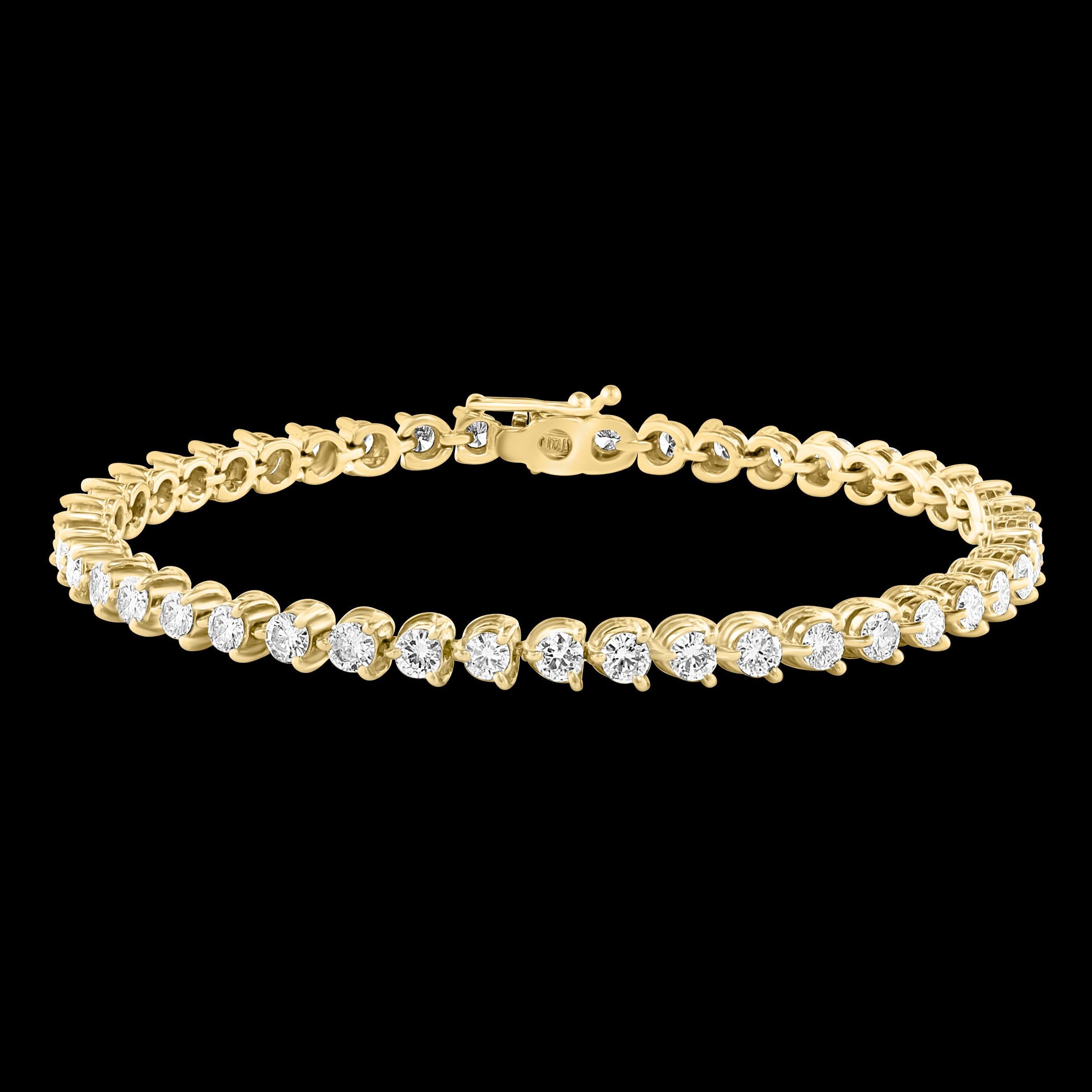 
44 Round Diamond 10-12 Pointer Each Tennis Bracelet in 14 K Yellow Gold 5.0 Carat  Line Bracelet, Made in Italy
Meet the ultimate bold tennis bracelet. The single row of prong set Round Brilliant cut Diamonds.
10-12 pointer each , 44 Total pieces