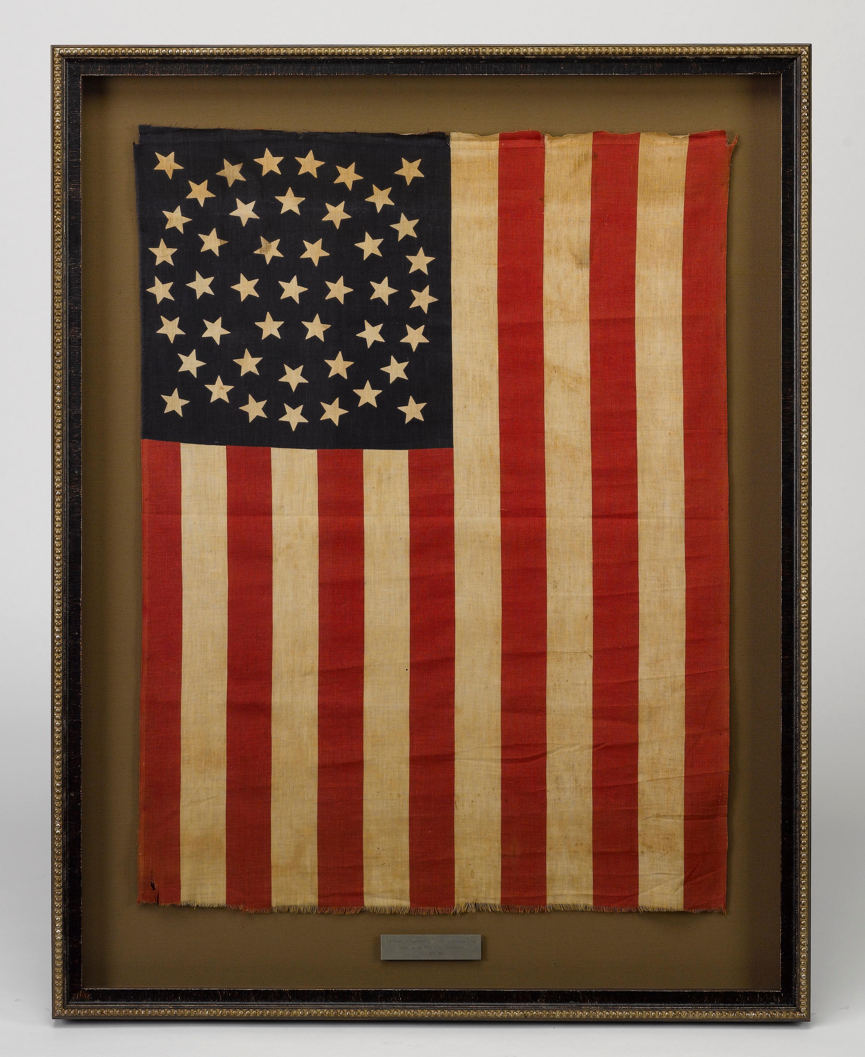 Extraordinary 44-star parade flag arranged in a medallion pattern with four outliers stars.
Medallion pattern flags, normally date to between 1861 and 1876. 

The 44-star flag represents the inclusion of Wyoming to the Union. Wyoming was admitted