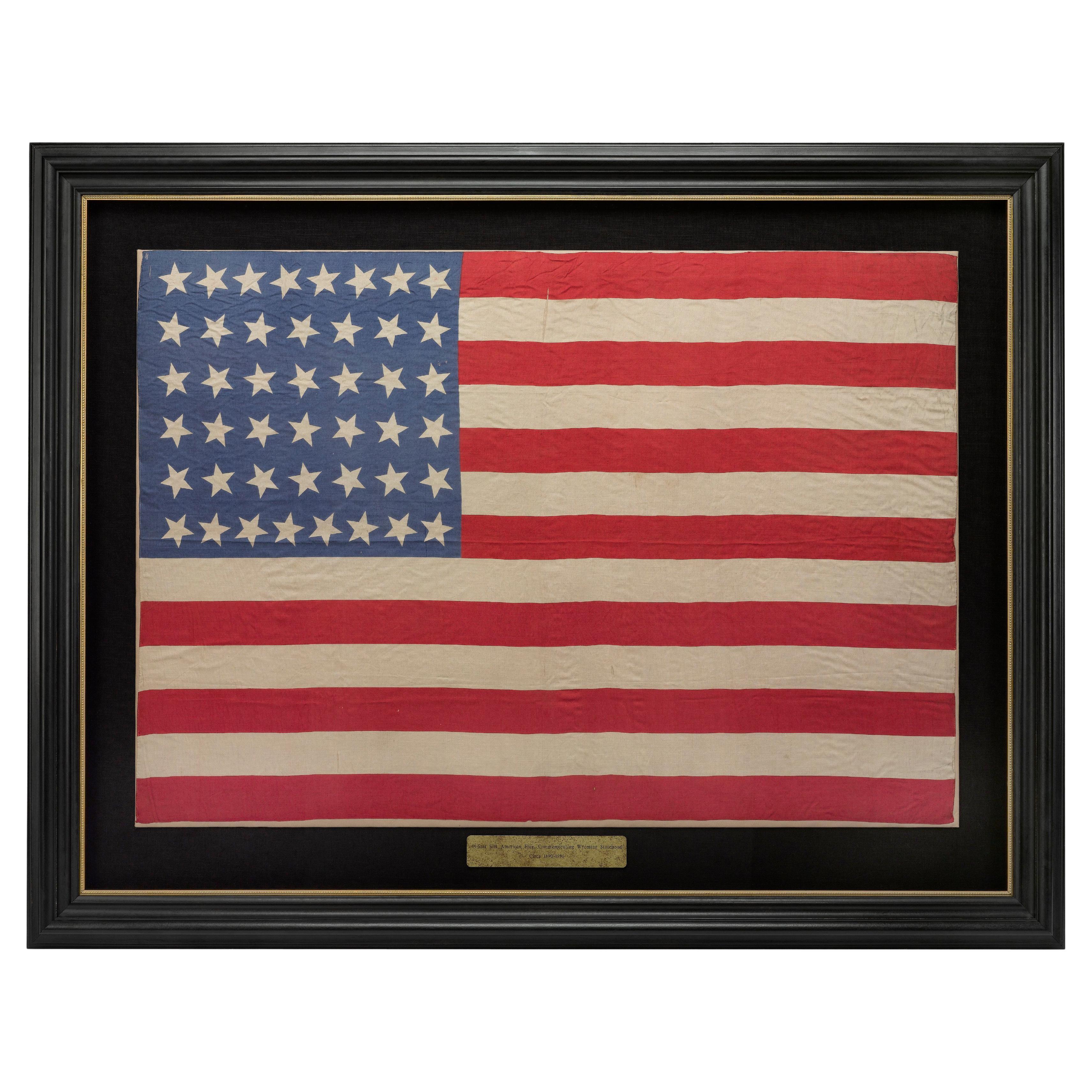 Drapeau américain à 44 étoiles en soie, célébrant la création de l
État du Wyoming, vers 1890-1896