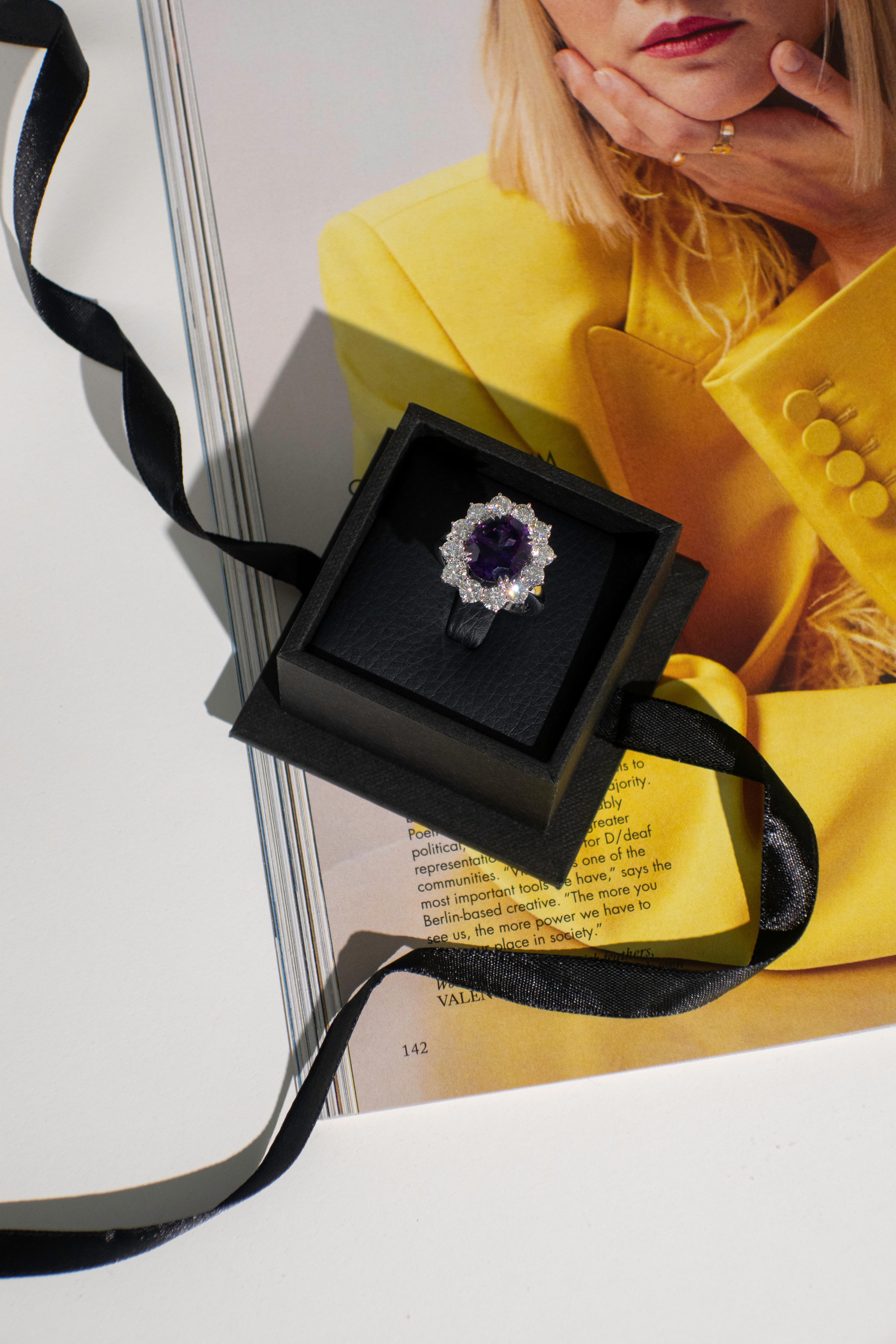 4,40 Karat Amethyst und 3 Karat Diamant-Halo in 18 Karat Weißgold mit Halo Damen