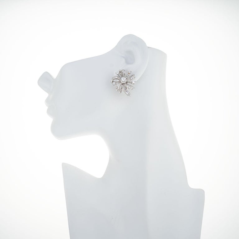 0.40 carati donna cluster fiore orecchini in oro bianco 10 K (Ctw), Oro bianco, colore: Blue Diamond, cod. DR1555-1459