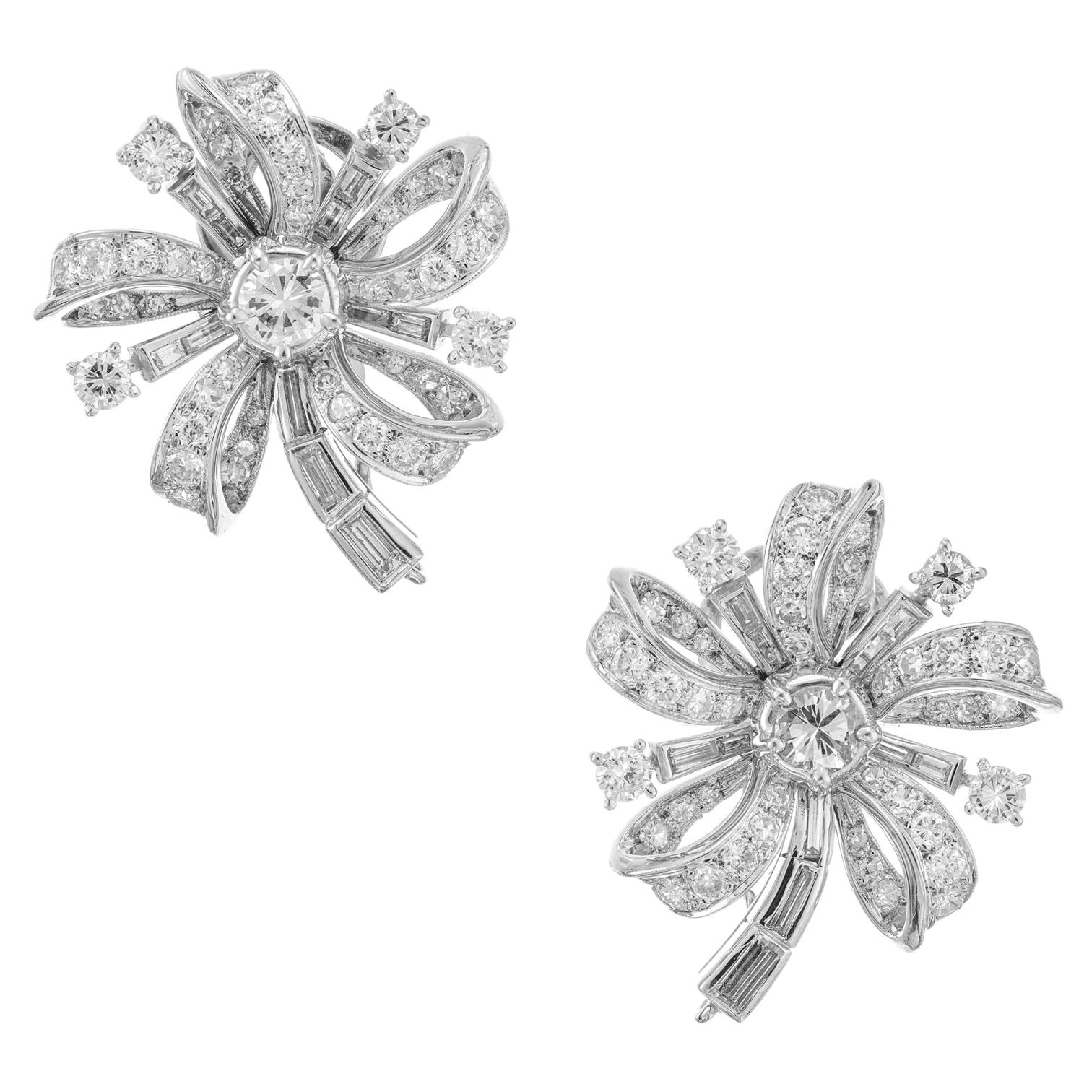 Boucles d'oreilles fleur en or blanc avec diamants de 4,40 carats