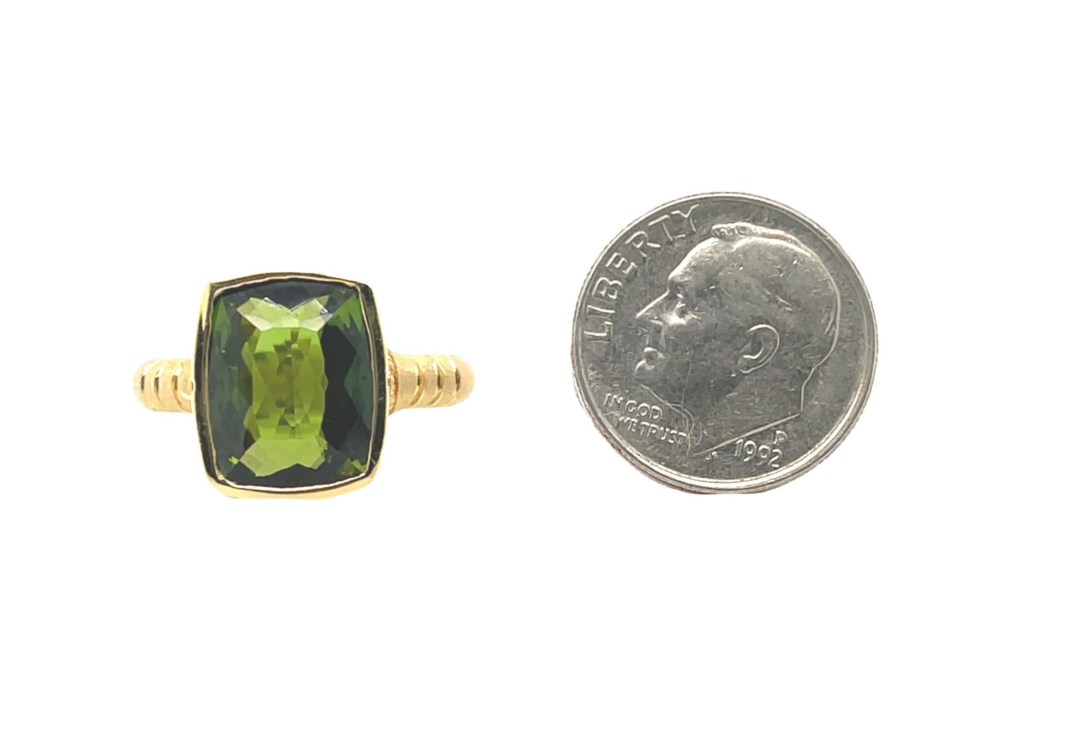 Green Tourmaline and Diamond Ring in 18k Yellow Gold, 4.40 Carats For Sale 2