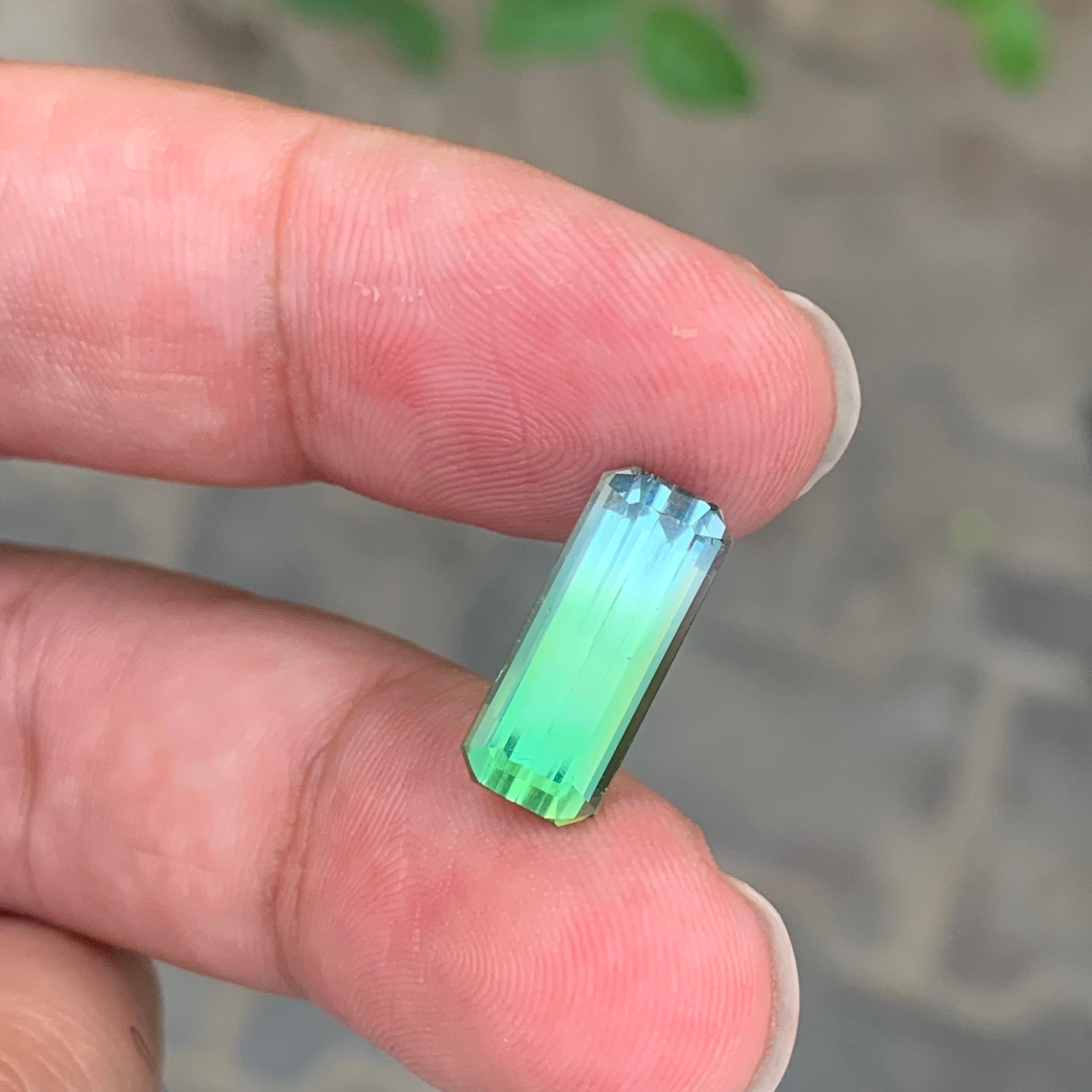4,40 Karat Natürlicher zweifarbiger Turmalin Smaragdform Loser Edelstein im Zustand „Neu“ im Angebot in Peshawar, PK