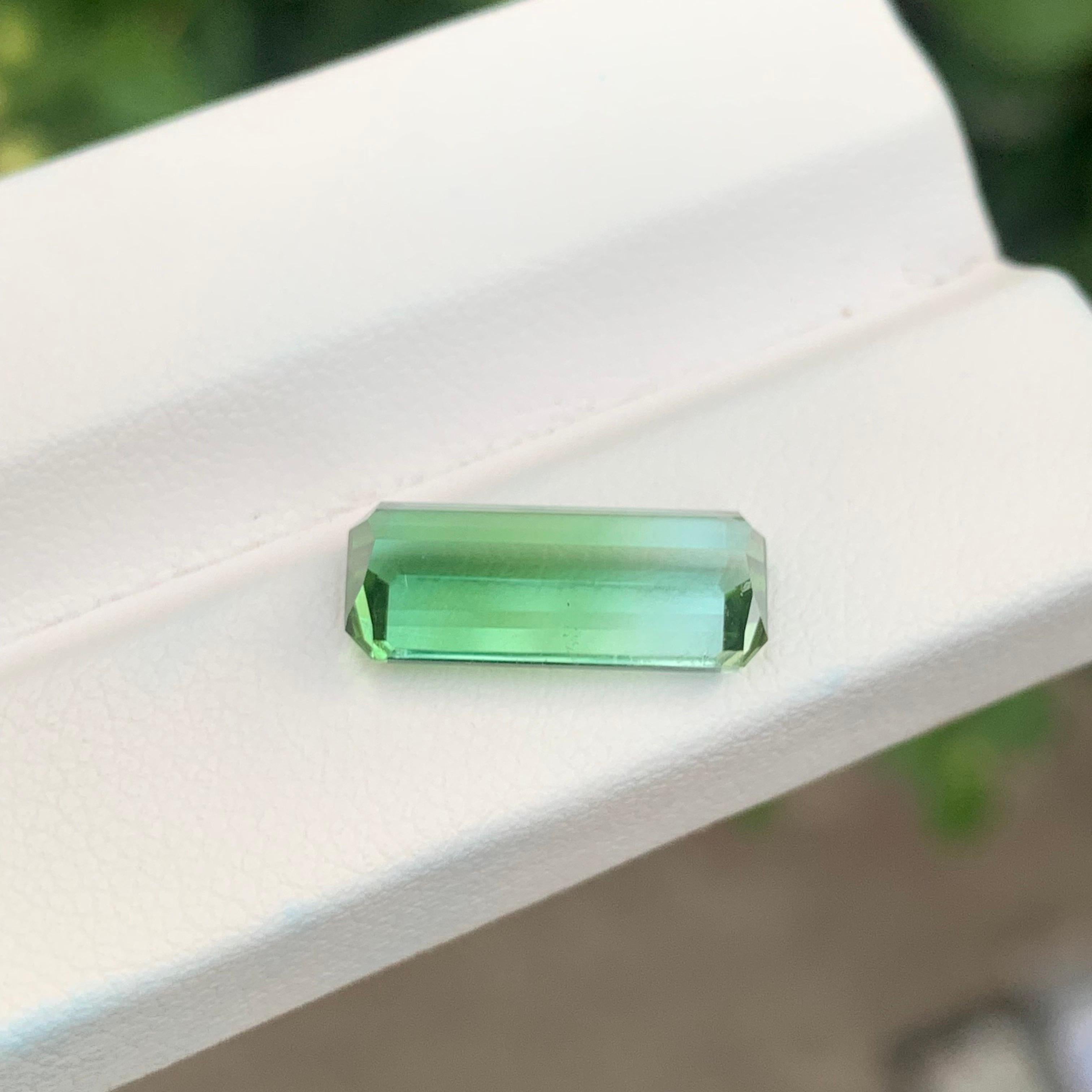 4,40 Karat Natürlicher zweifarbiger Turmalin Smaragdform Loser Edelstein für Damen oder Herren im Angebot