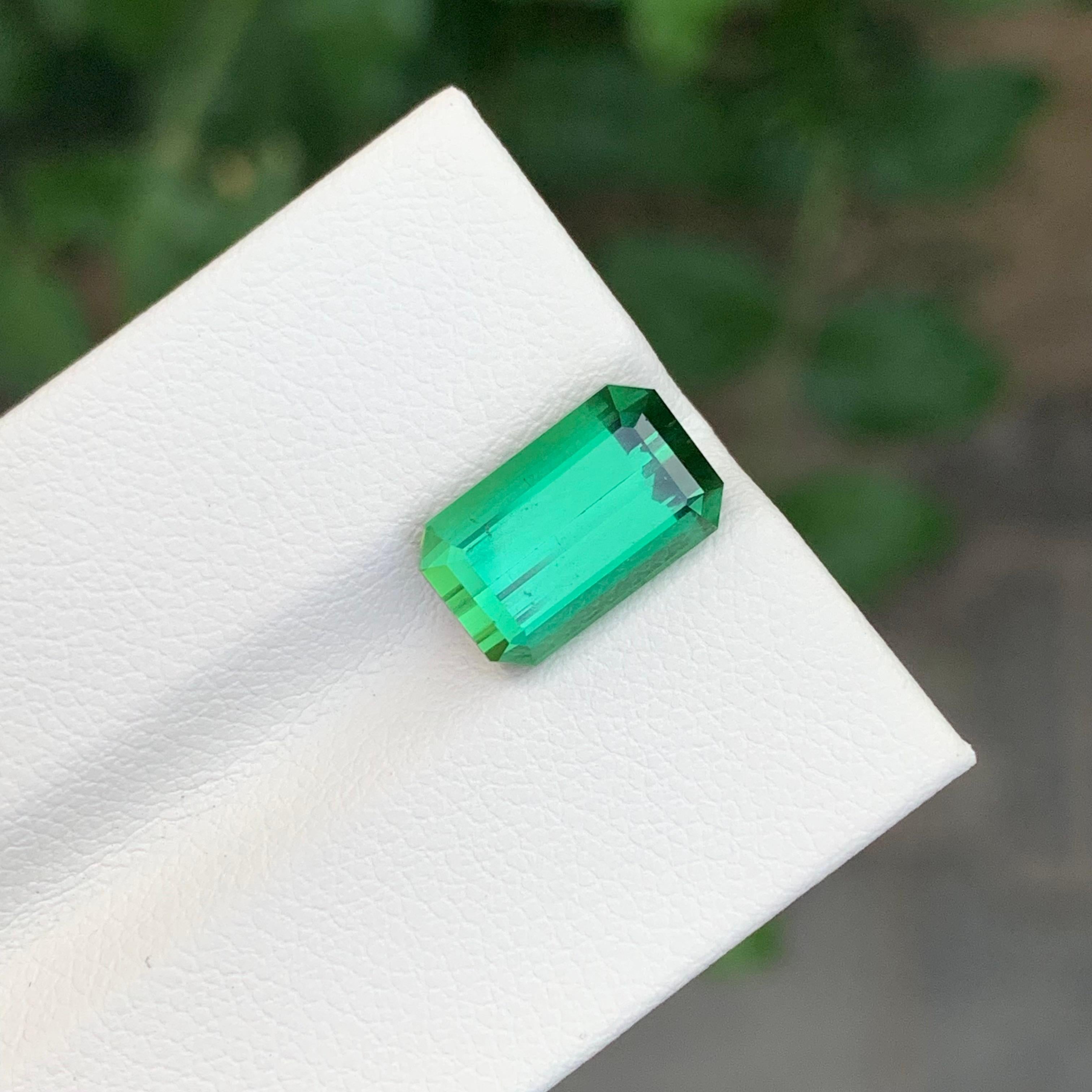 4.40 Carat Natural Loose Green Tourmaline Emerald Shape Gemstone (pierre précieuse en forme d'émeraude) Unisexe en vente