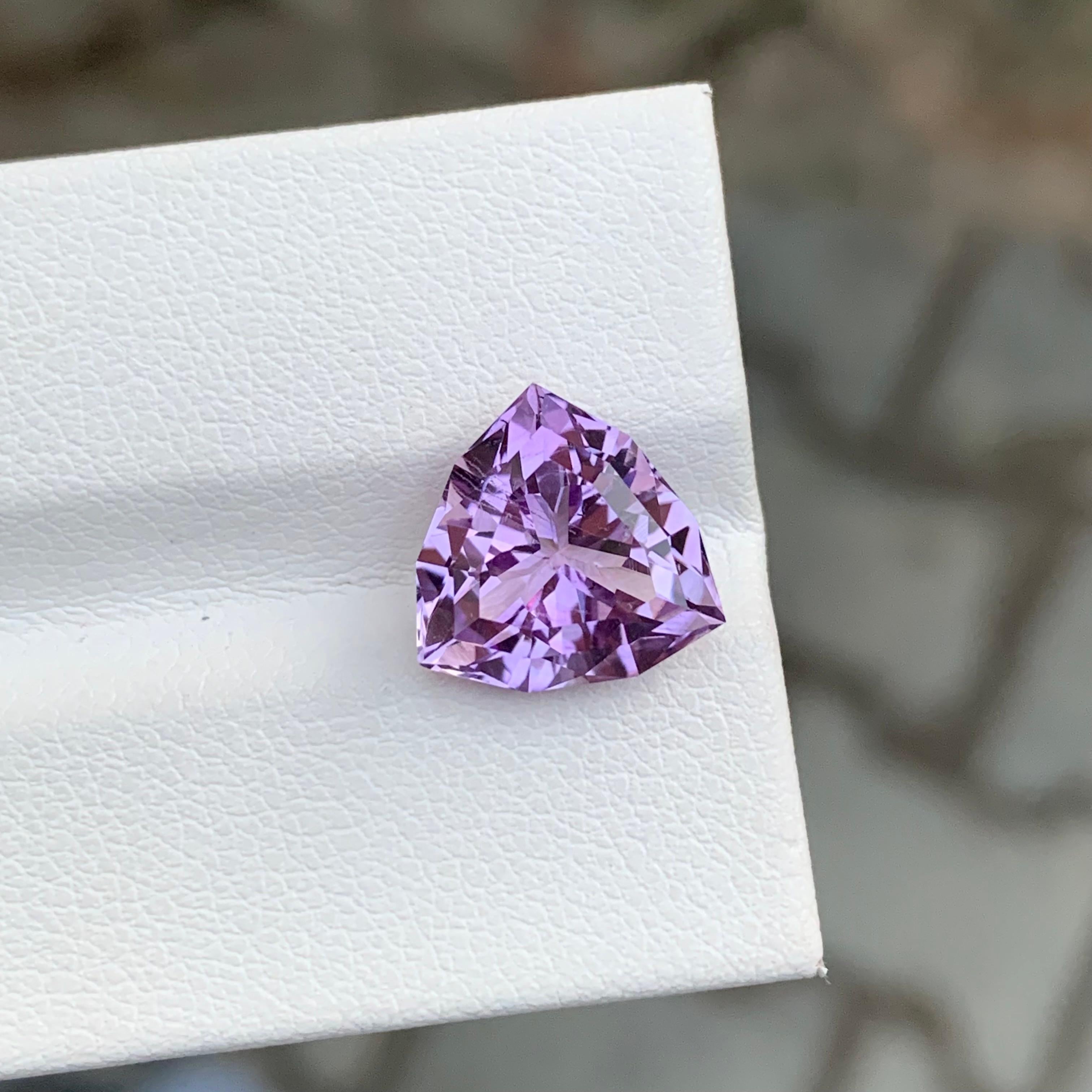 Taille trillion Pierre précieuse taille trillion, améthyste naturelle de couleur lavande non sertie de 4,40 carats en vente