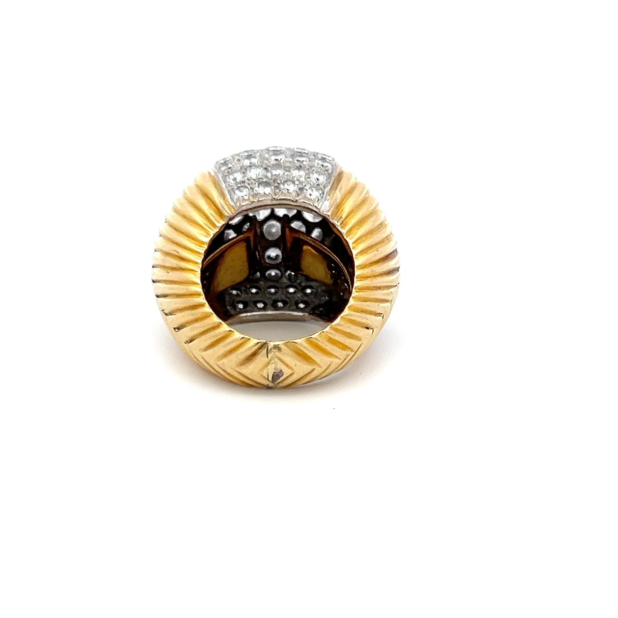Anillo de Cóctel de Oro de Dos Tonos de 4,40 Quilates Diamante Brillante Redondo 18 Kilates Corte brillante en venta