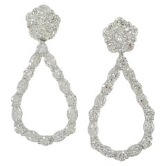 Orecchini a goccia con diamanti tondi e marquise da 4,40 carati