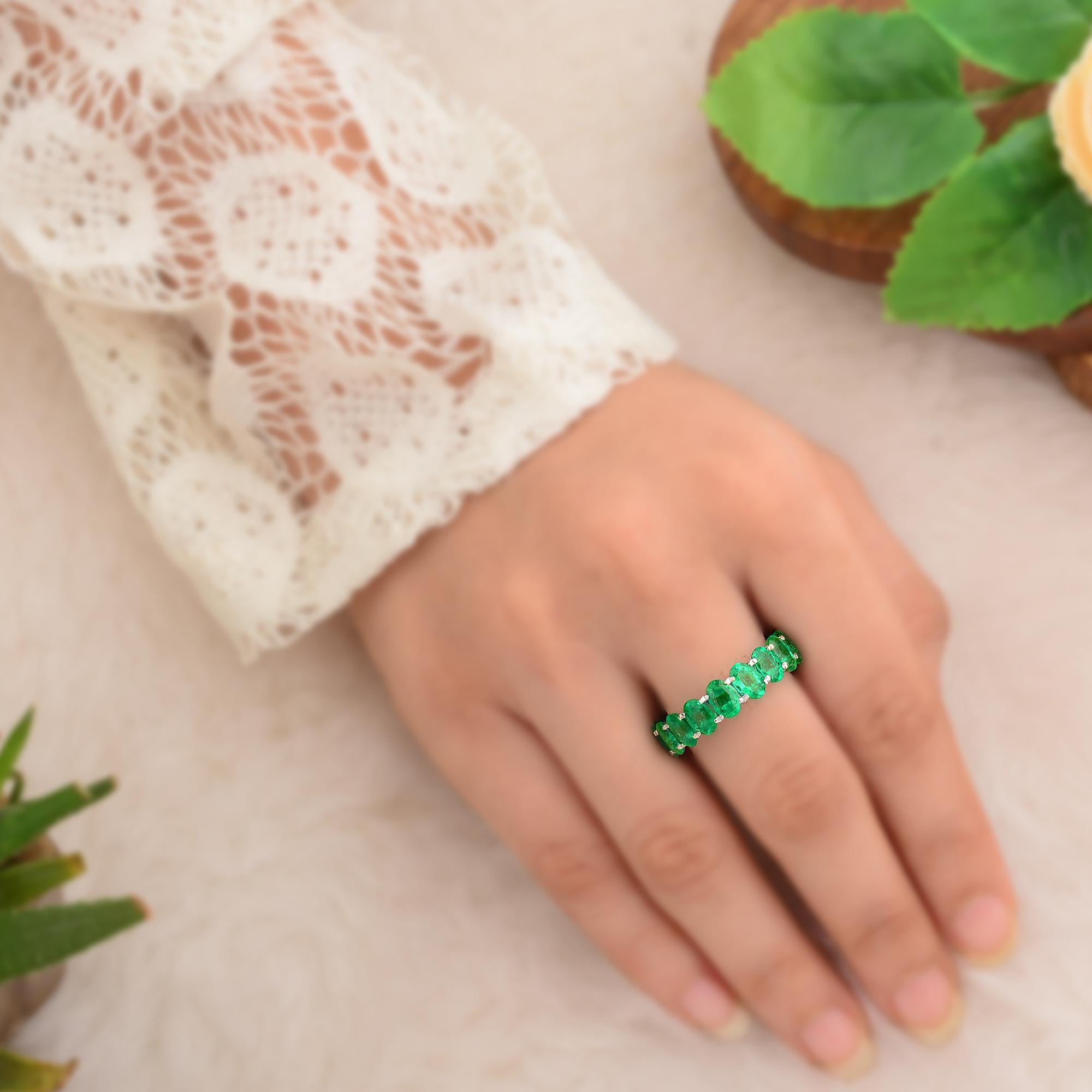 Oval Cut 4.40 Carat Zambian Emerald Gemstone Band Ring 18k White Gold Handmade Jewelry For Sale