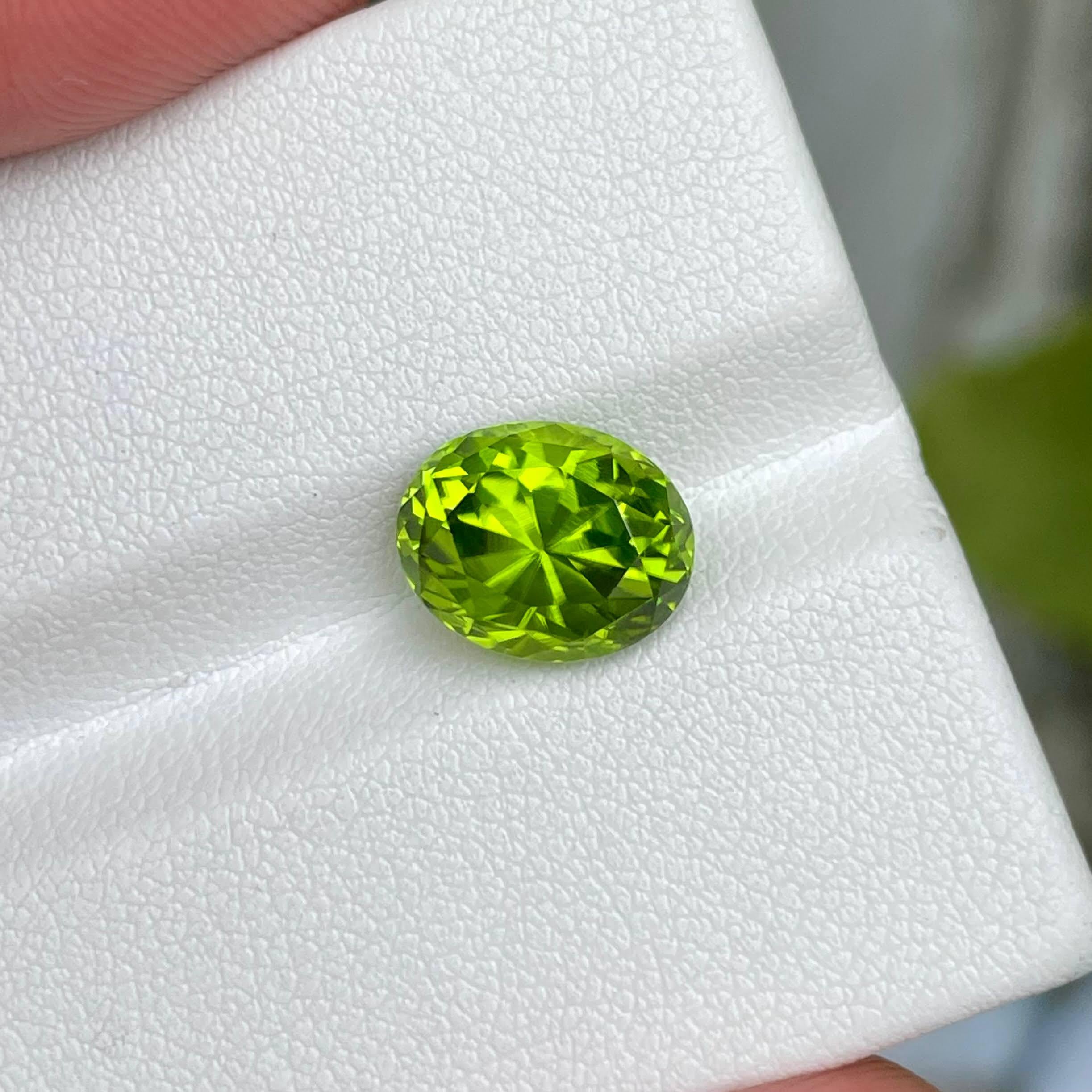 Modern 4.40 carats Apple Green Peridot Stone Oval Shape Natural Pakistani Gemstone For Sale