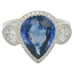 4.40 Carats Blue Ceylon sapphire and diamond ring, gold 18K