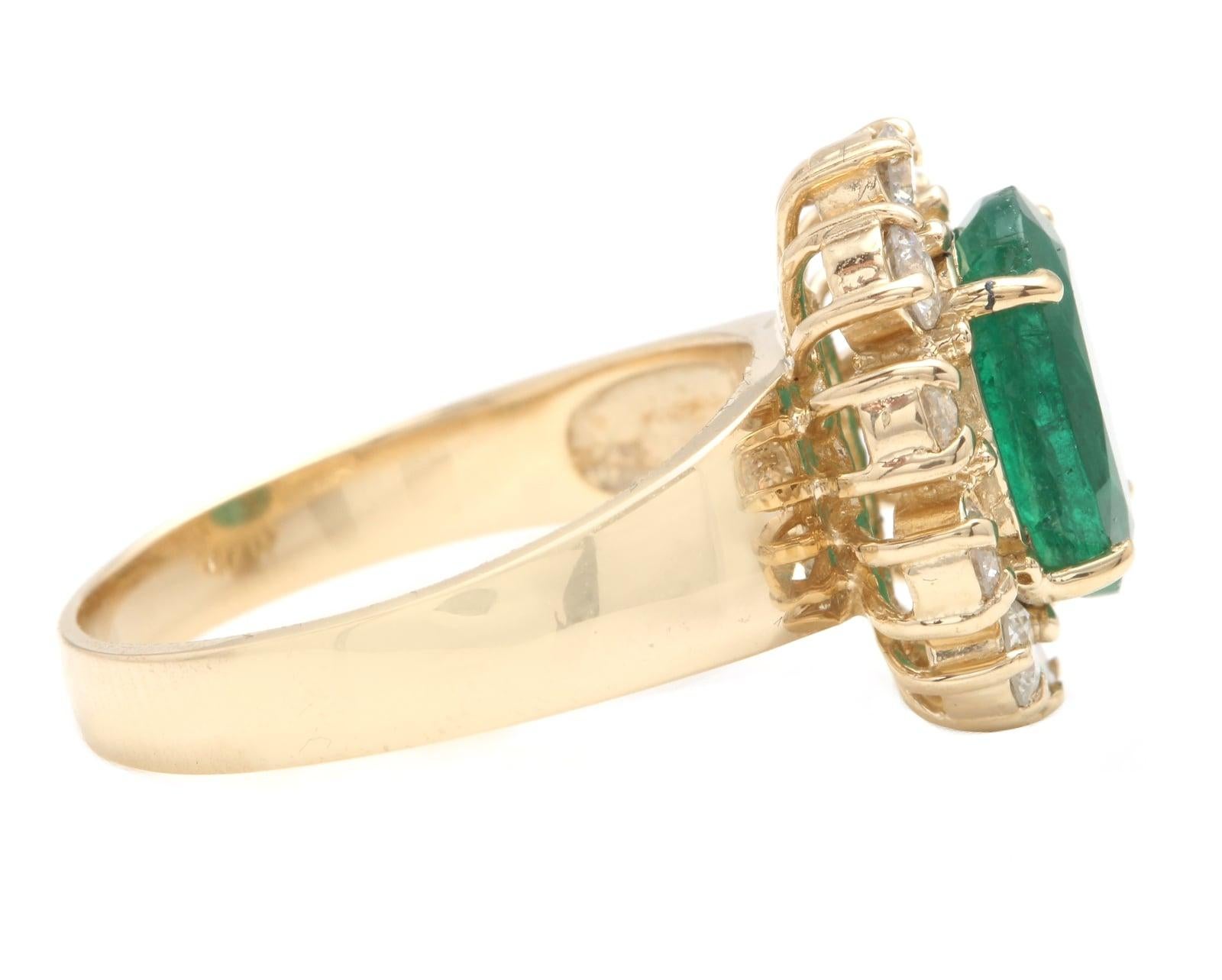 Mixed Cut 4.40 Carats Natural Emerald and Diamond 14K Solid Yellow Gold Ring For Sale
