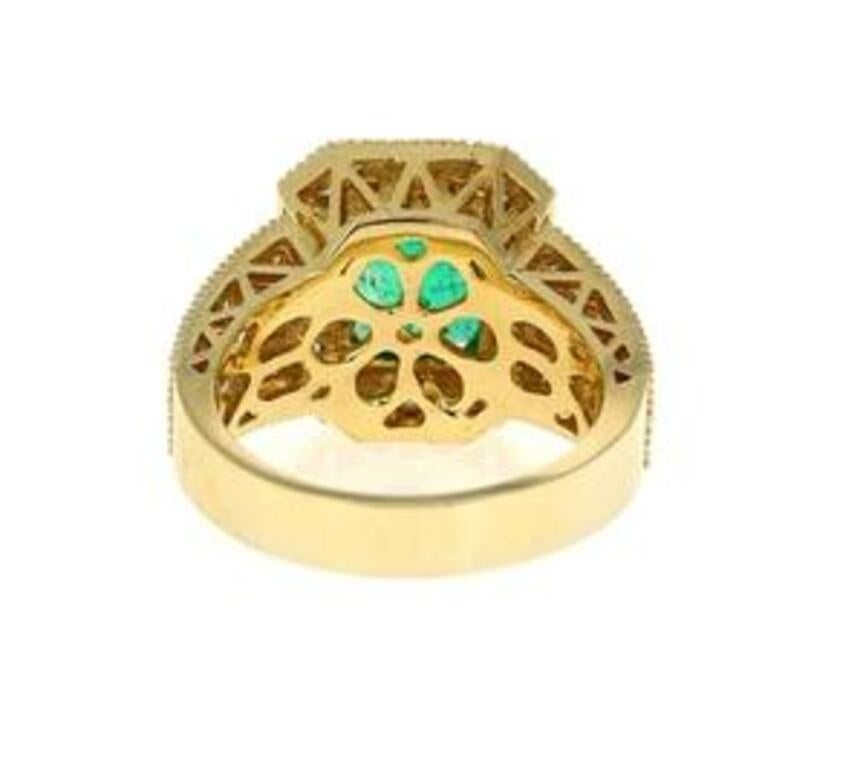 4.40 Carat Natural Emerald and Diamond 14 Karat Solid Yellow Gold Ring In New Condition For Sale In Los Angeles, CA