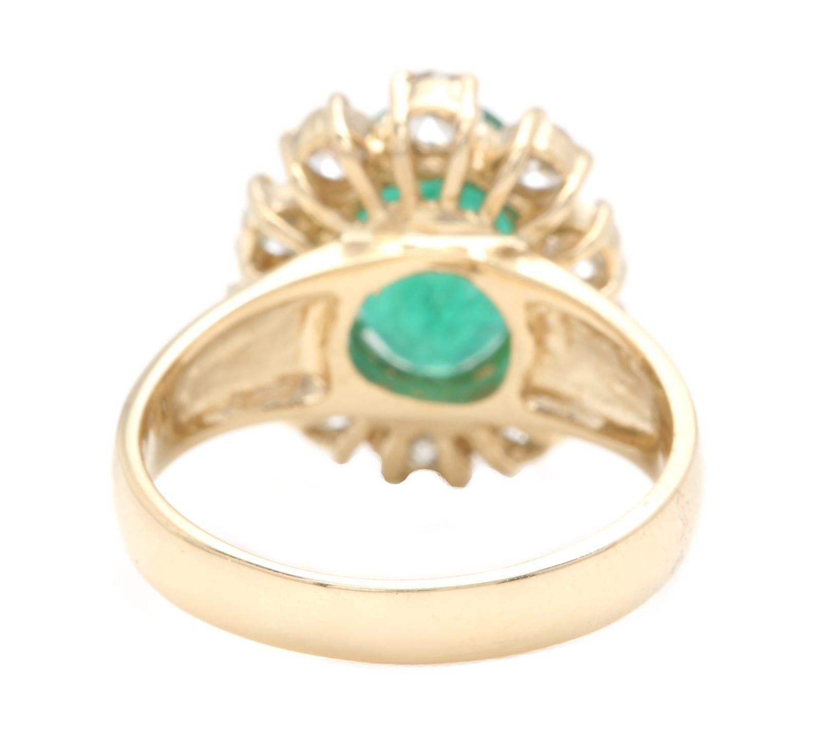 4.40 Carats Natural Emerald and Diamond 14K Solid Yellow Gold Ring In New Condition For Sale In Los Angeles, CA
