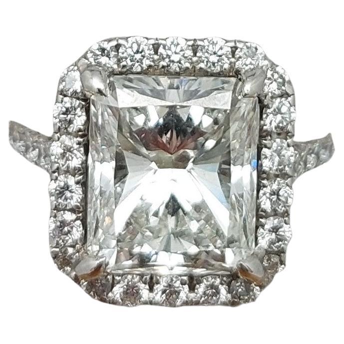 Bague de style halo de diamants taille radiant de 4,40 carats certifiée GIA