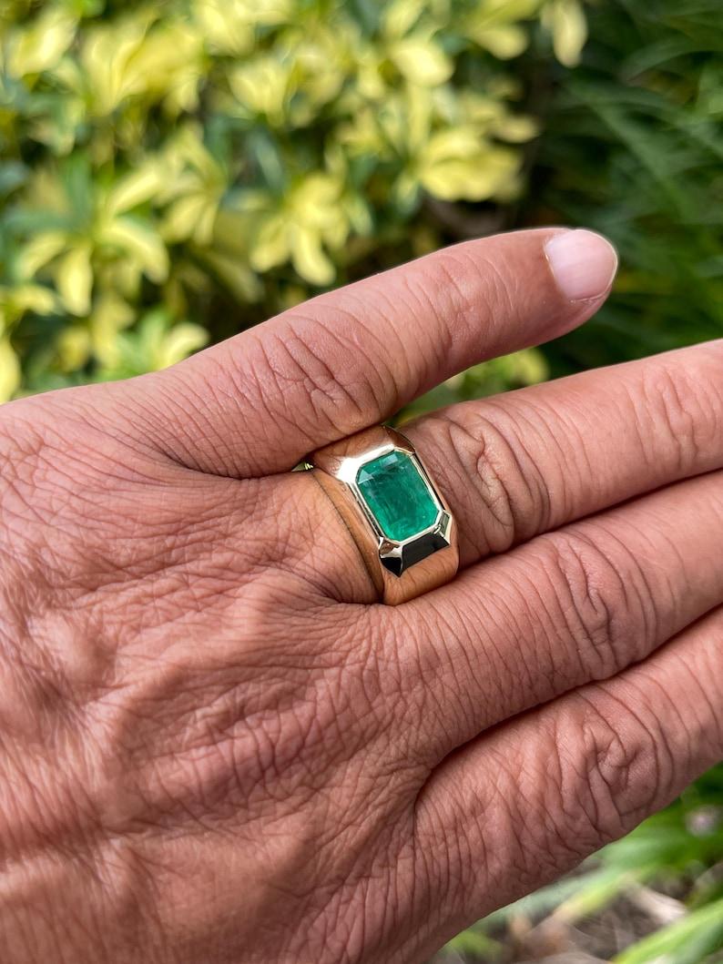 4,40 Karat 14K Chunky Herren Smaragd Solitär Ring Lünette Set Smaragdschliff Smaragd 585 im Angebot 1