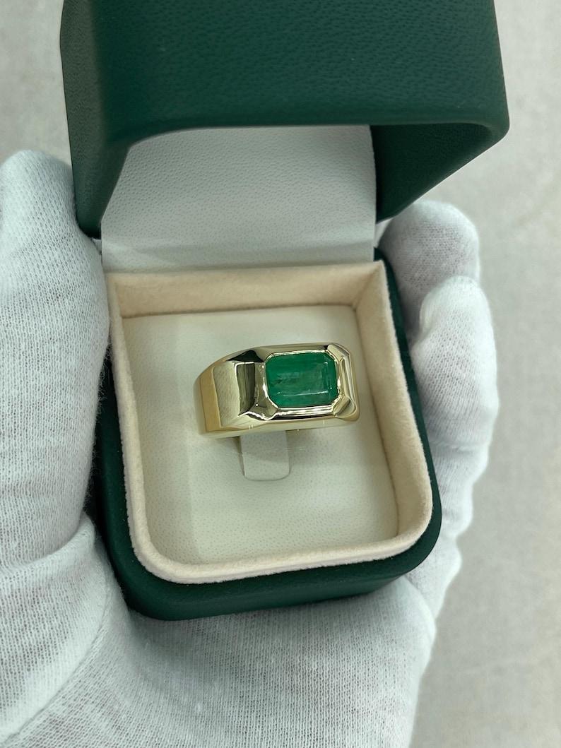 4,40 Karat 14K Chunky Herren Smaragd Solitär Ring Lünette Set Smaragdschliff Smaragd 585 im Angebot 3