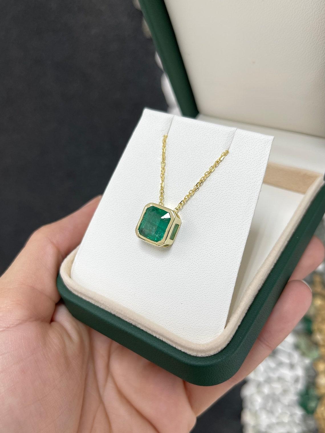 4.40ct 14K Natural Asscher Cut Emerald Solitaire Gold Pendant Medium Dark Green In New Condition For Sale In Jupiter, FL