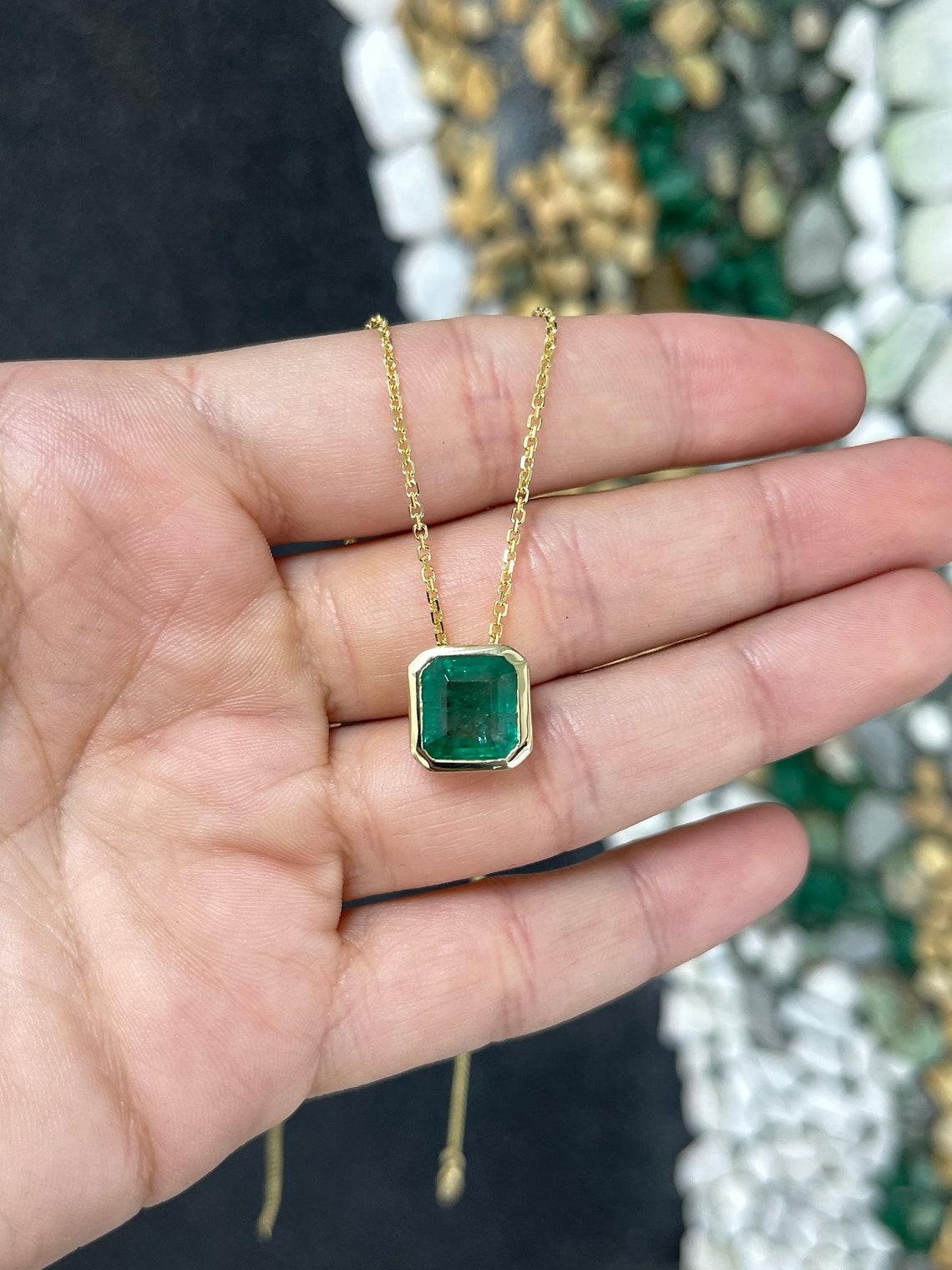 4.40ct 14K Natural Asscher Cut Emerald Solitaire Gold Pendant Medium Dark Green For Sale 1