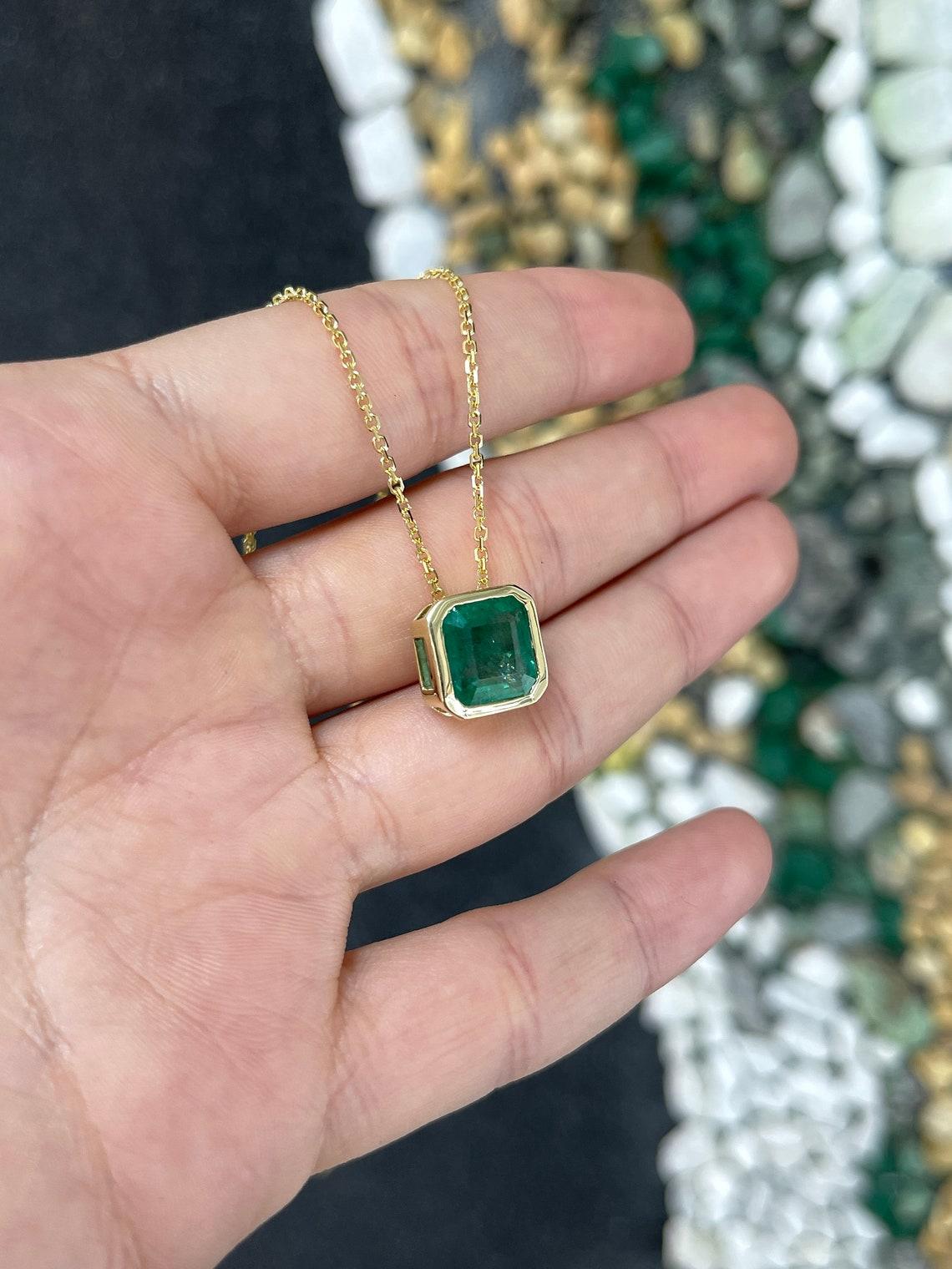 4.40ct 14K Natural Asscher Cut Emerald Solitaire Gold Pendant Medium Dark Green For Sale 2