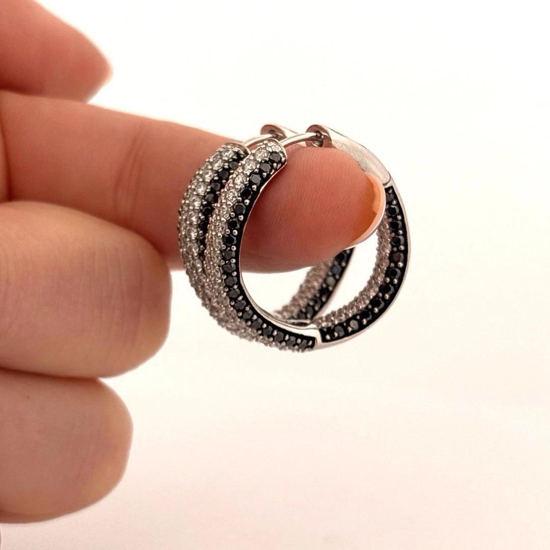 4.40ctw VS F-G Black & White Pave Diamonds 18K White Gold Wave Hoop Earrings In Excellent Condition For Sale In Carmel By The Sea, CA