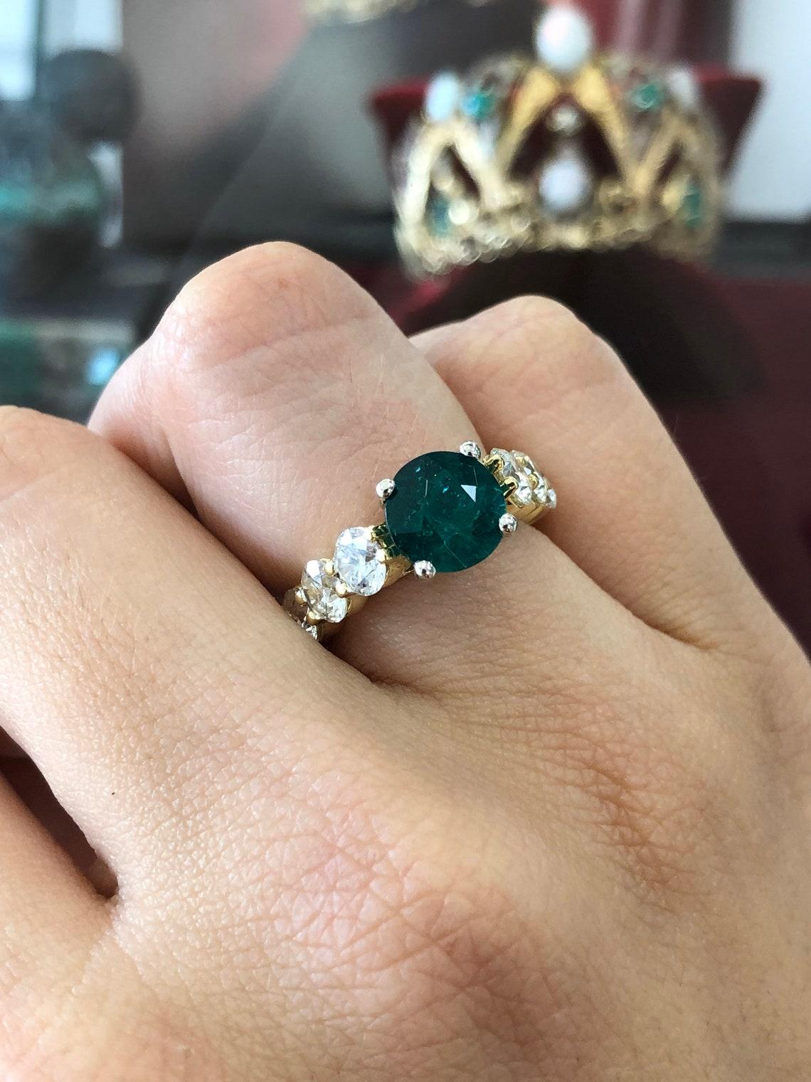 Modern 4.55tcw 18K Round Emerald & Diamond Accent Statement Ring For Sale