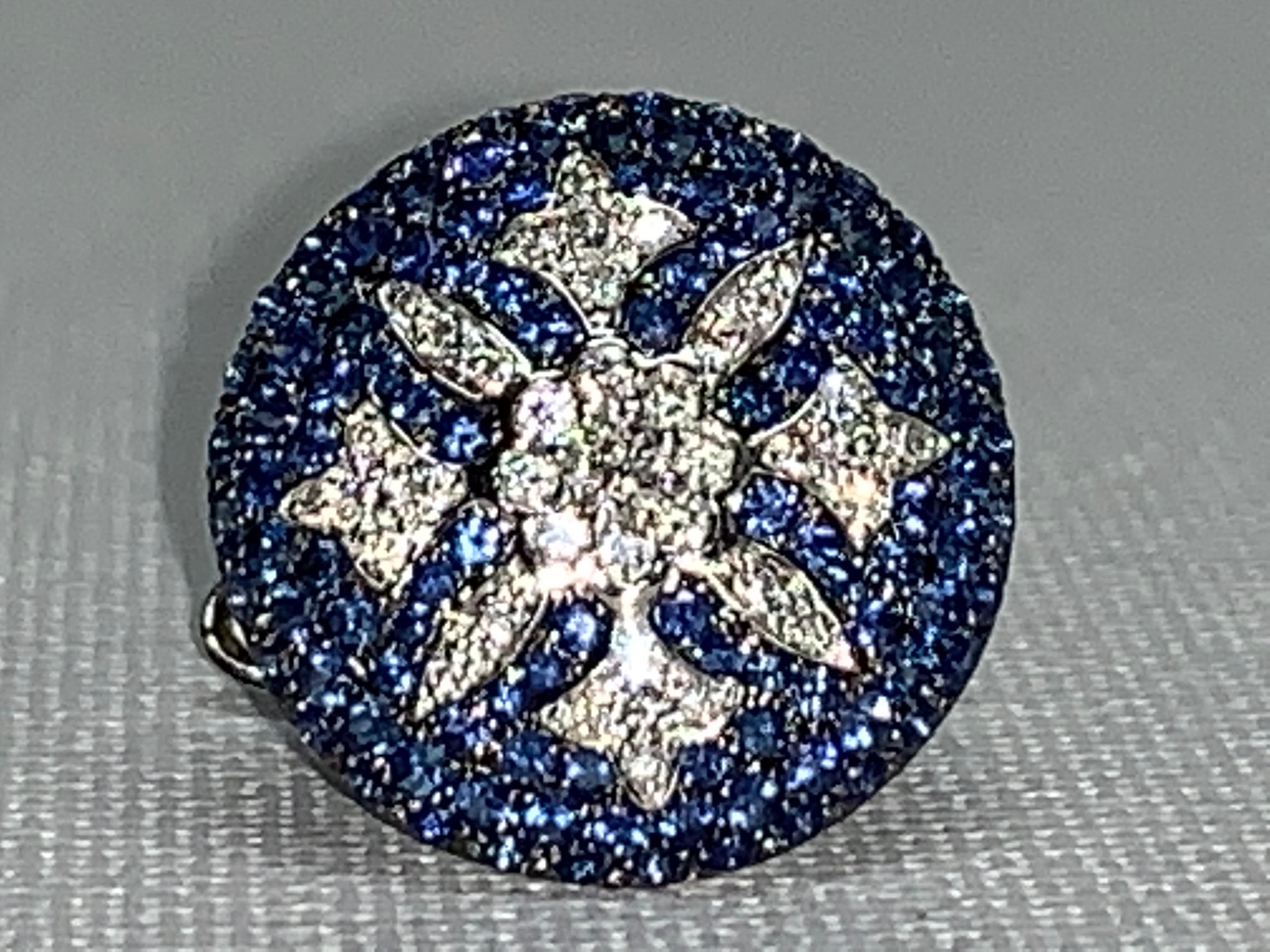 Contemporary Distinctive 4.41 Carat Blue Diamonds with White Diamonds Snowflake Cuff links
