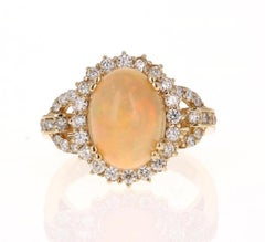 4,41 Karat Opal Diamant 14 Karat Gelbgold Cocktail-Ring
