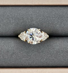 4.41 ct 3-Stone Diamond Ring set in 18k Yellow Gold