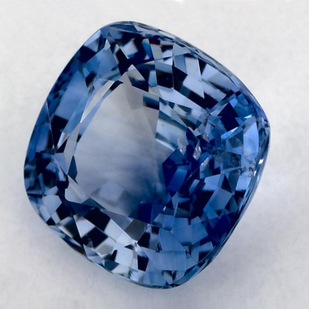 Ein sehr wertvoller September-Geburtsstein mit einer bezaubernden blauen Farbe. Man glaubt, dass sie dem Leben Glück und Reichtum bringen.

Entdecken Sie die lebendige Kollektion von Smaragden, Rubinen und Saphiren in unserem Geschäft, die als lose