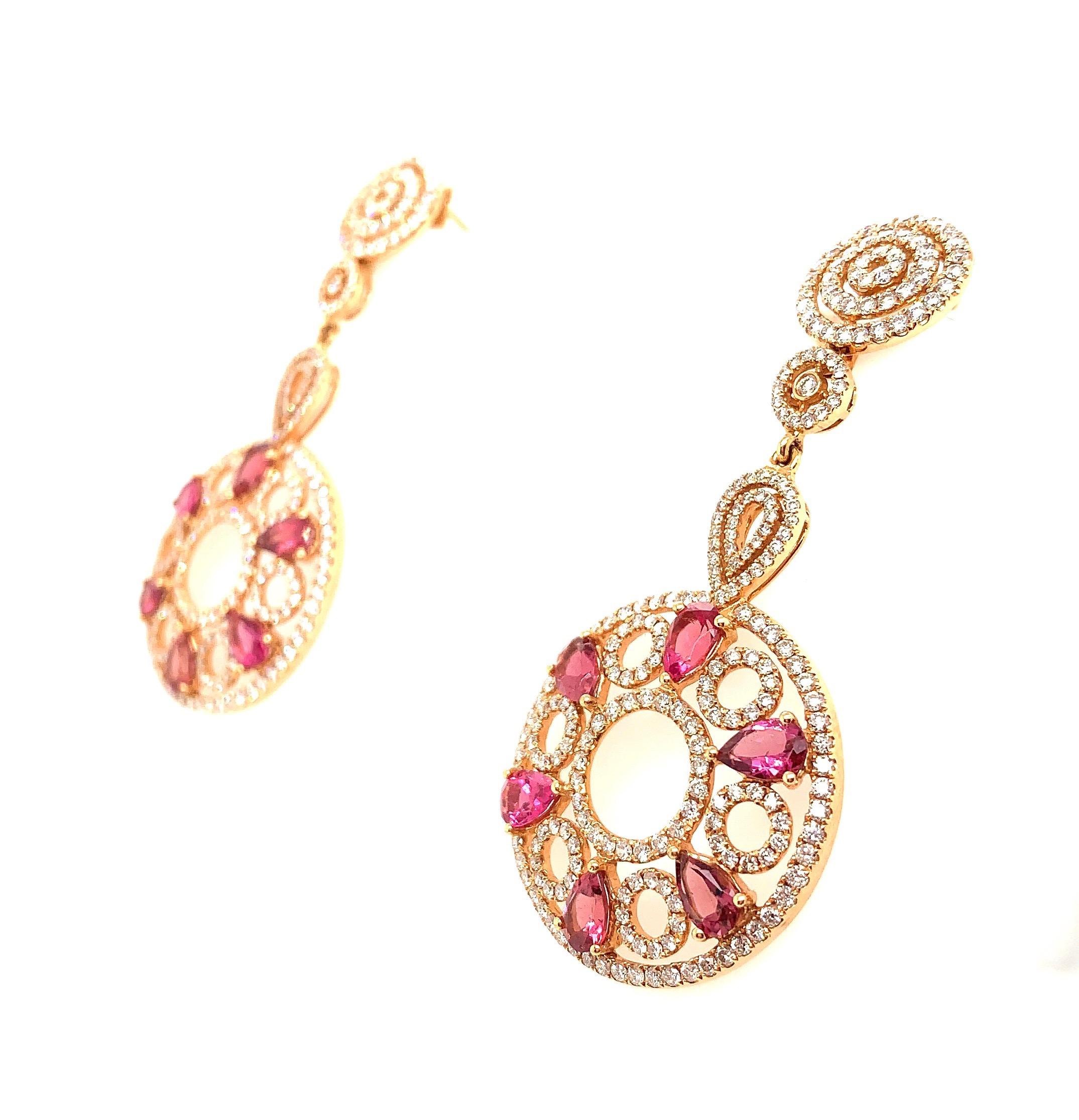 This pair of earring , with total 4.41 ct, 12 pieces pear shape pink tourmaline and 4.19 ct white diamond. Design in rose gold. Suitable for party wear or dining. 

Details information
484 pcs, white diamond 4.19ct
12 pcs, pink tourmaline