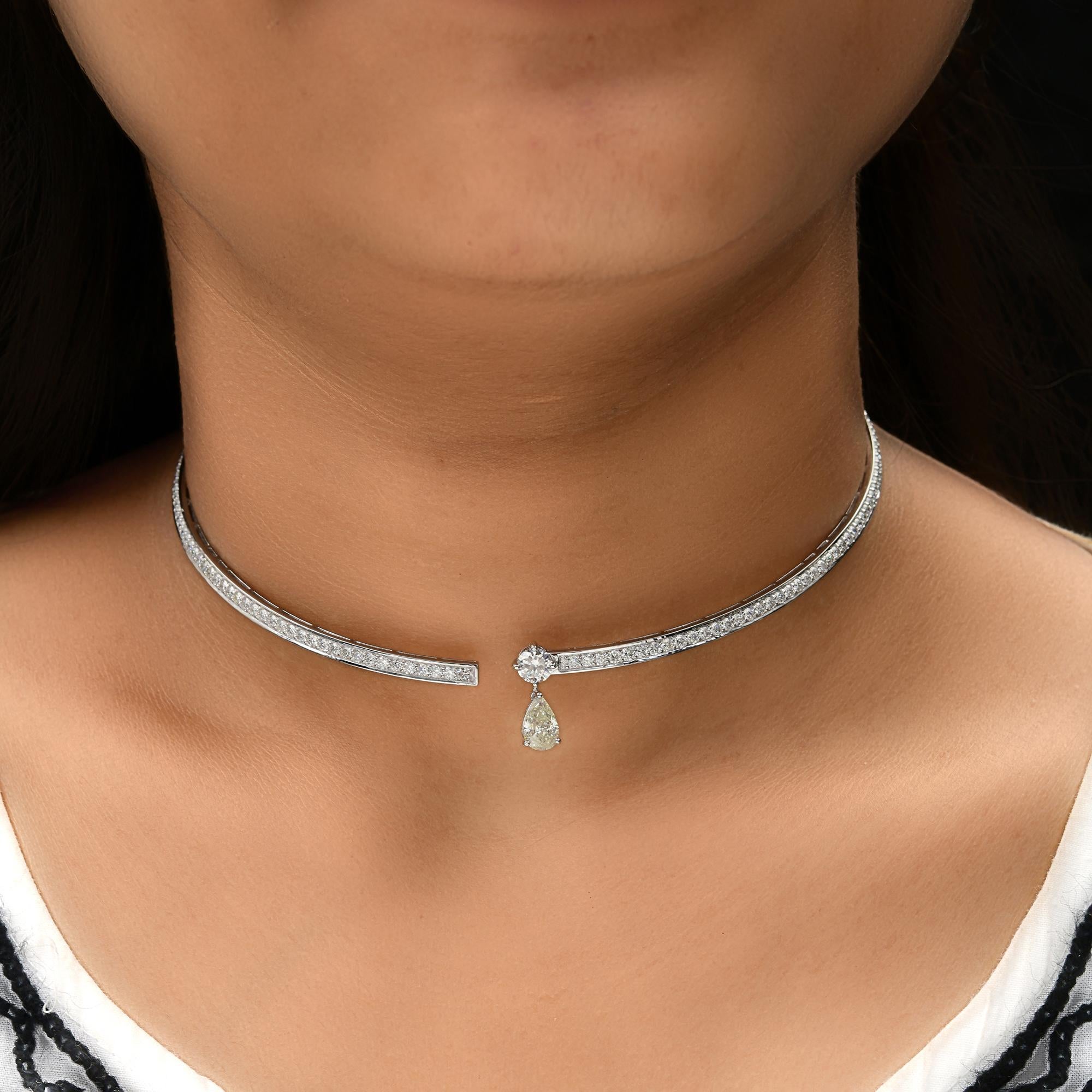 4.41Ct Diamante Naturale Collana Torque Oro Bianco 18k Tutte le Tariffe Pagate
Questo pezzo mozzafiato presenta una fila ininterrotta di diamanti a taglio rotondo con una goccia di diamante a taglio pera su un'estremità.
I diamanti sono un simbolo