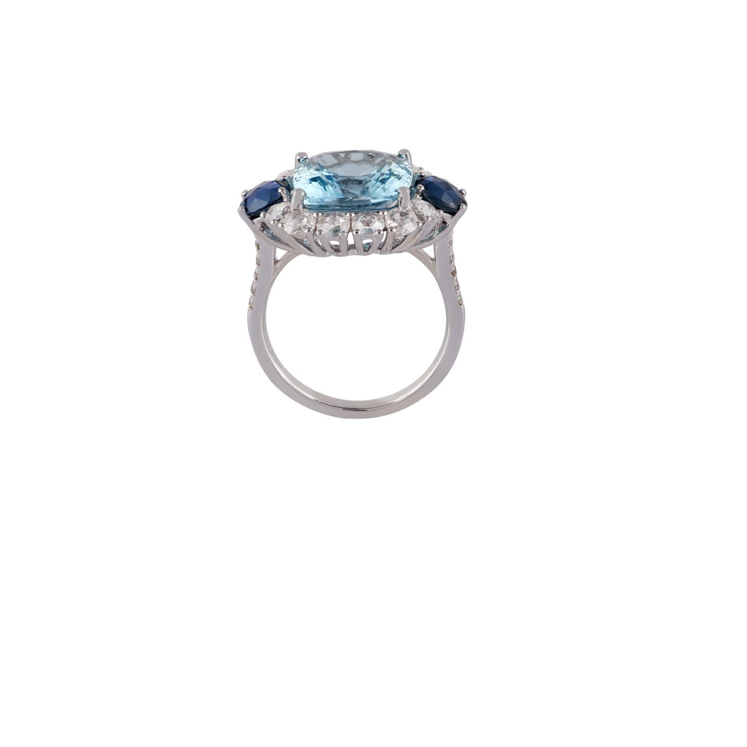 Contemporary 4.42 Carat Aquamarine, Blue Sapphire & Diamond Ring Studded in 18k White Gold For Sale
