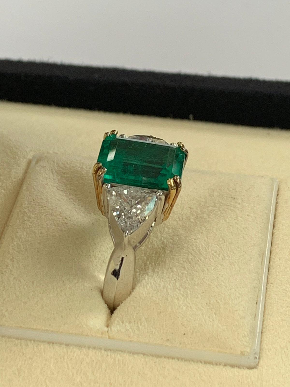 4.42 Carat Colombian Emerald and Diamond Ring In New Condition In Great Neck, NY