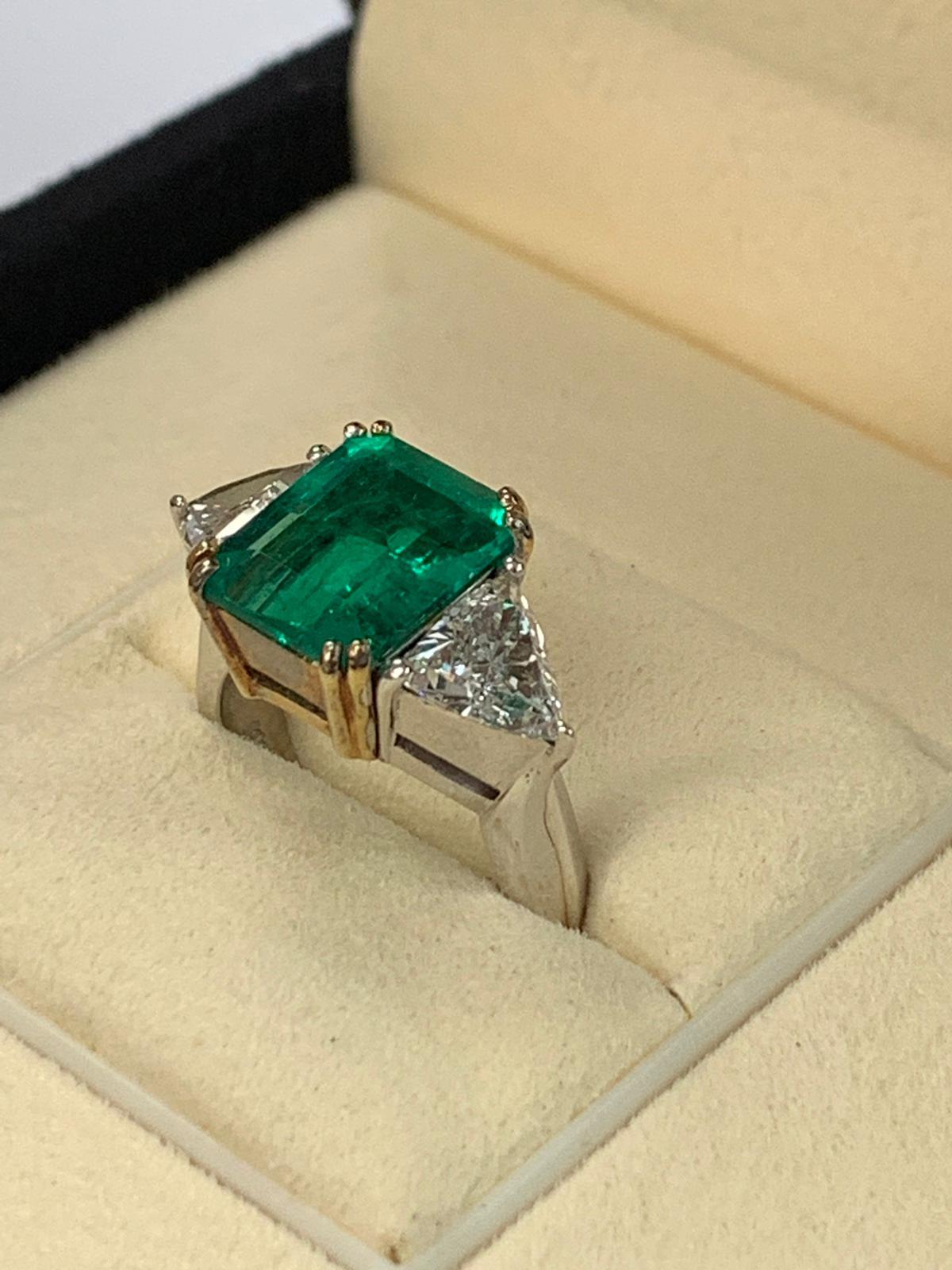 Women's or Men's 4.42 Carat Colombian Emerald and Diamond Ring