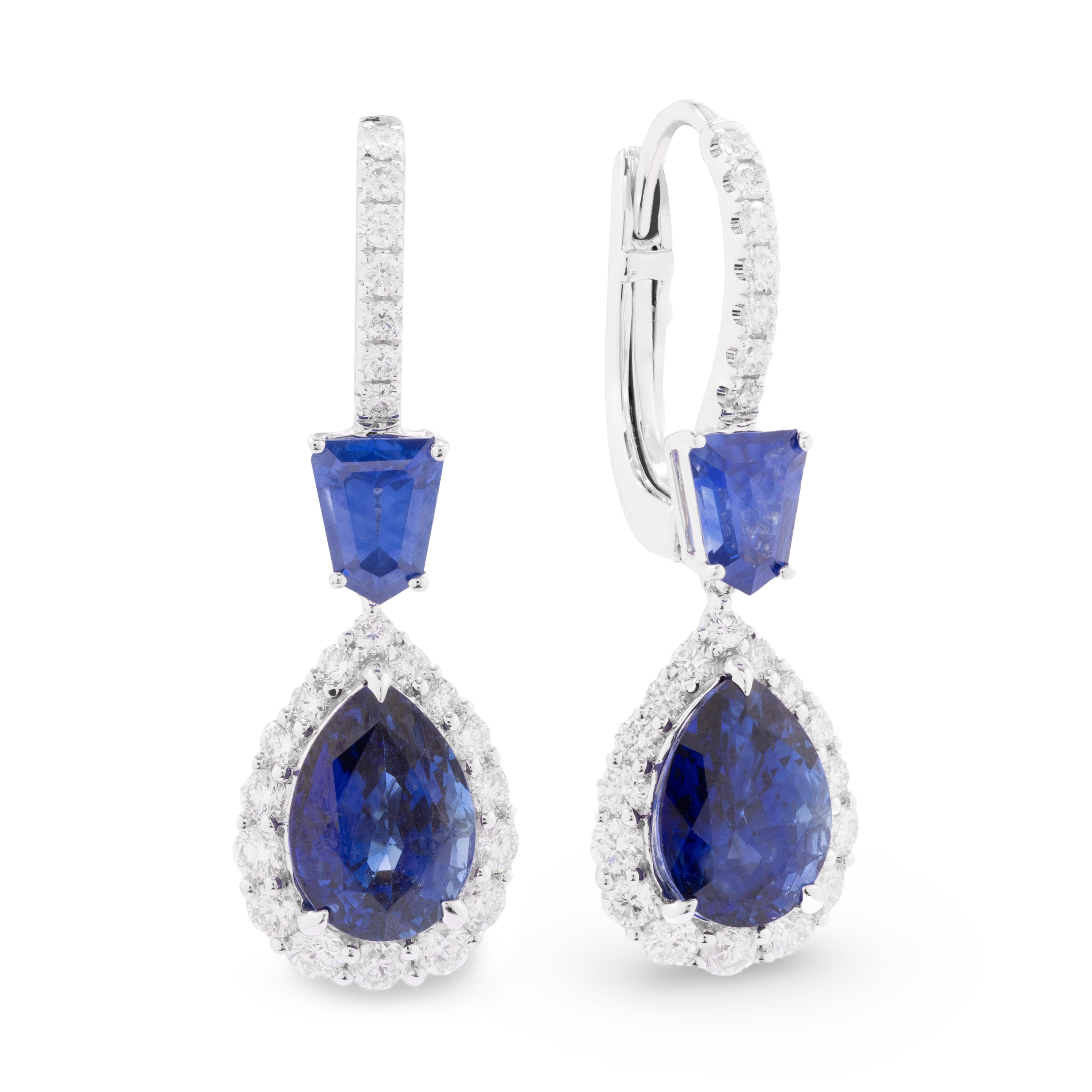 Pendants d'oreilles saphir en forme de poire de 4,42 carats dans un halo de diamants de 0,73 ct ref582 Pour femmes en vente