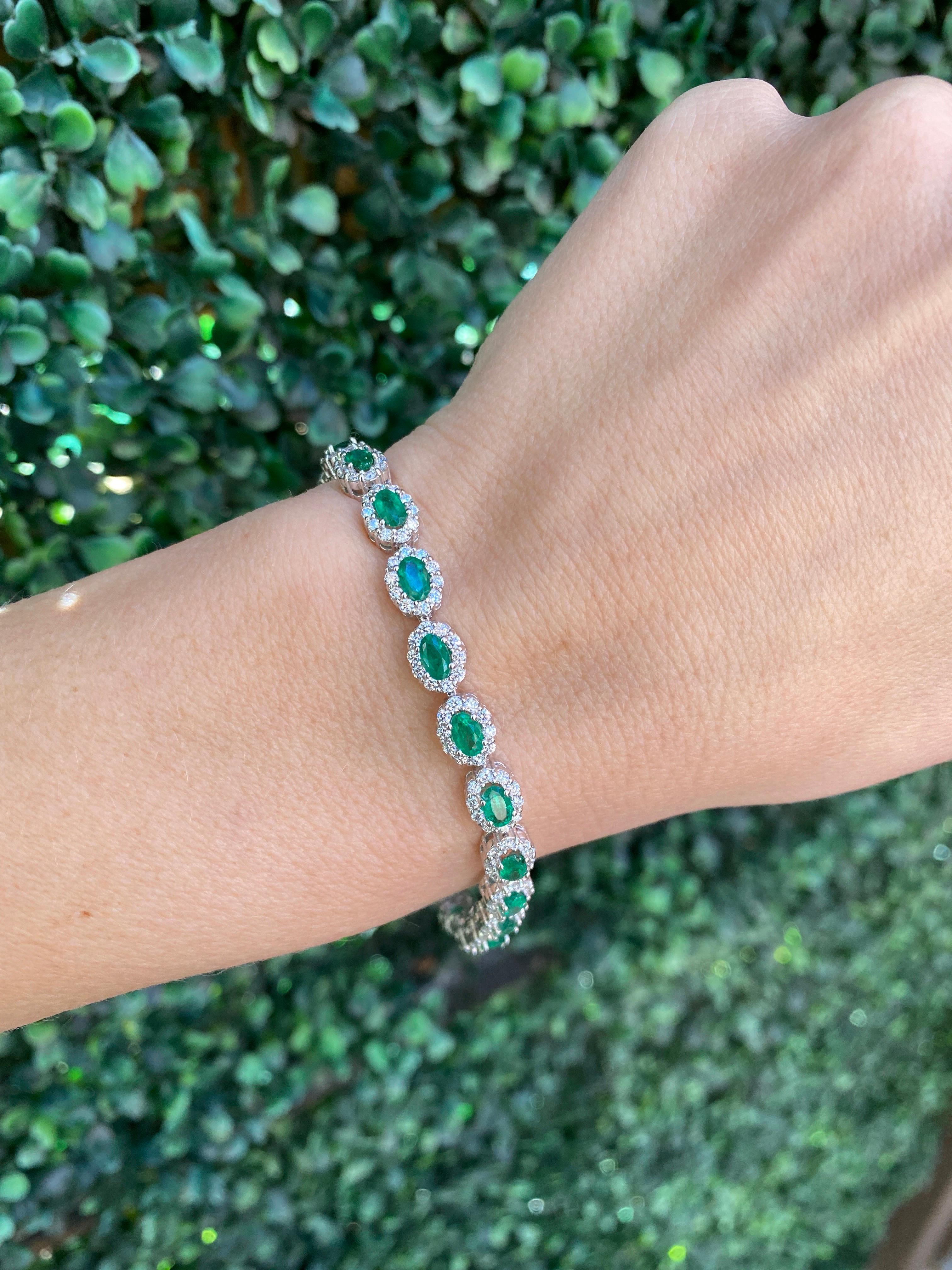 4.42 Carat Total Weight Oval Cut Emerald and 3.30ctw Round Diamond Bracelet  In New Condition For Sale In Houston, TX