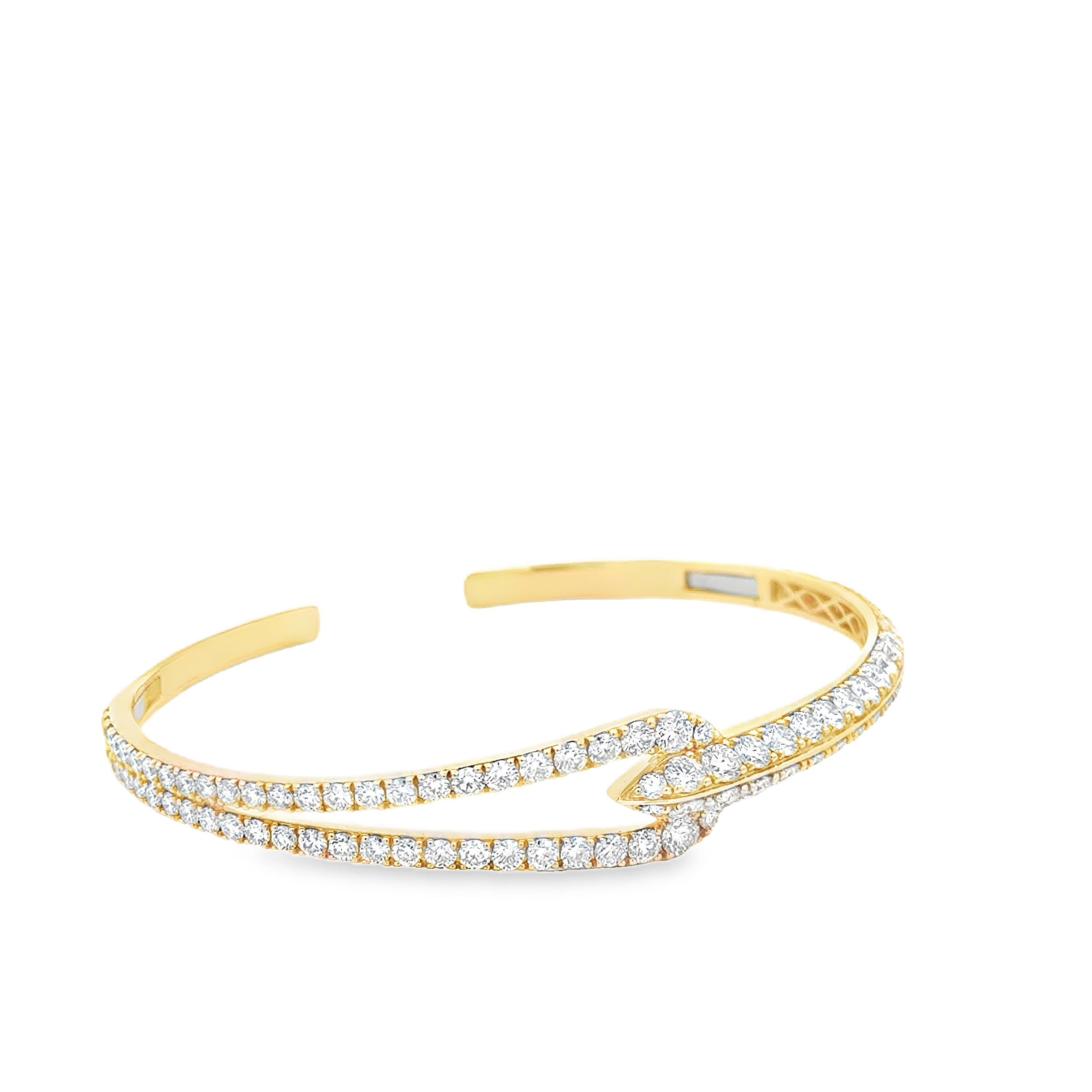 Taille ronde 4.42 Carats Total Round Brilliant Cut Diamond Cuff Bangle Bracelet en vente