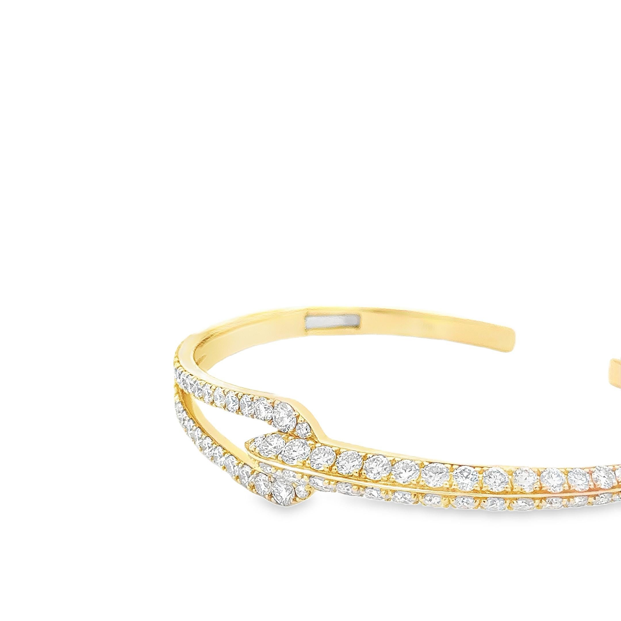 4.42 Carats Total Round Brilliant Cut Diamond Cuff Bangle Bracelet Neuf - En vente à New York, NY